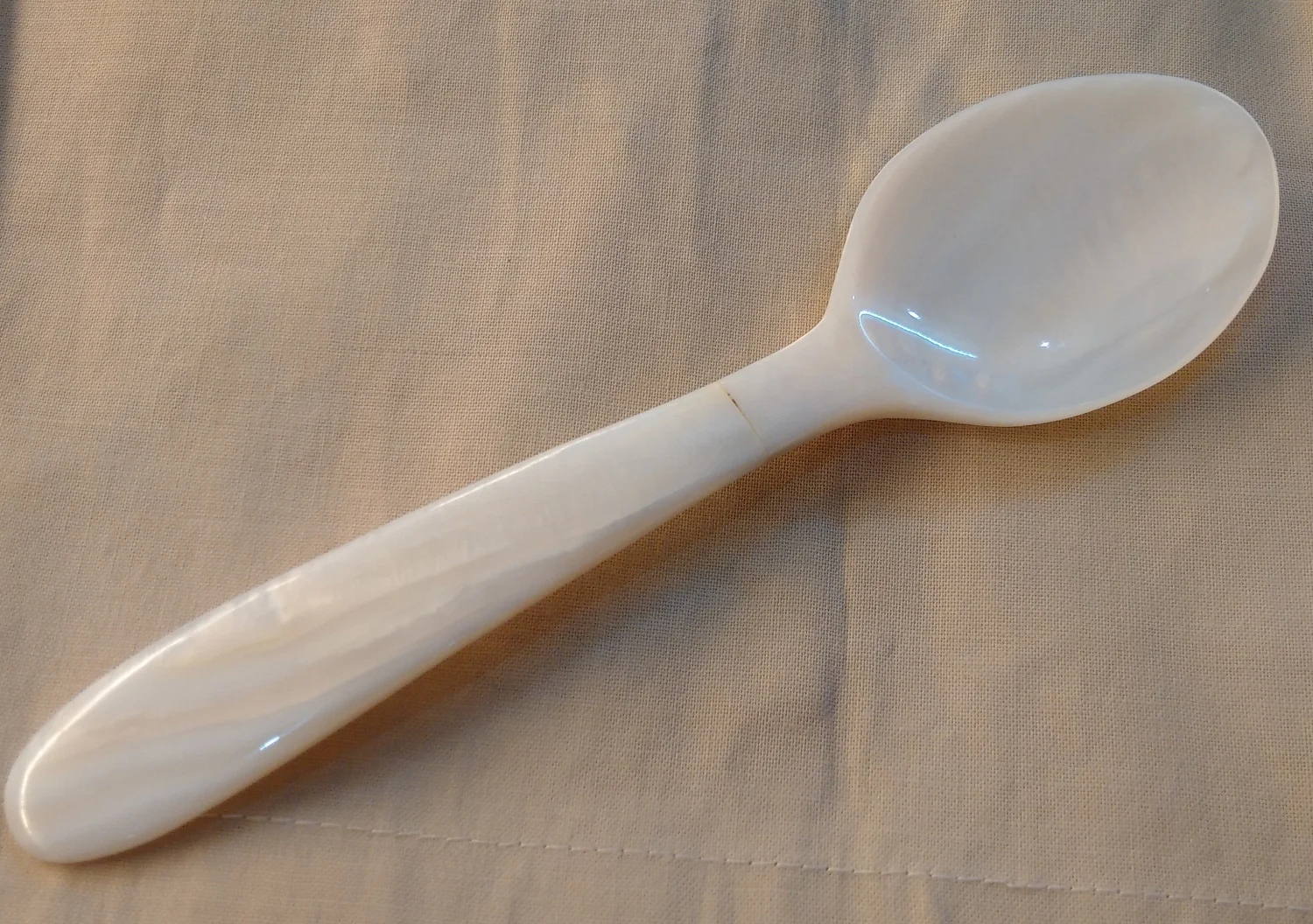 6cm UNIQUE DESIGN White Mother of Pearl Spoon, Caviar spoon