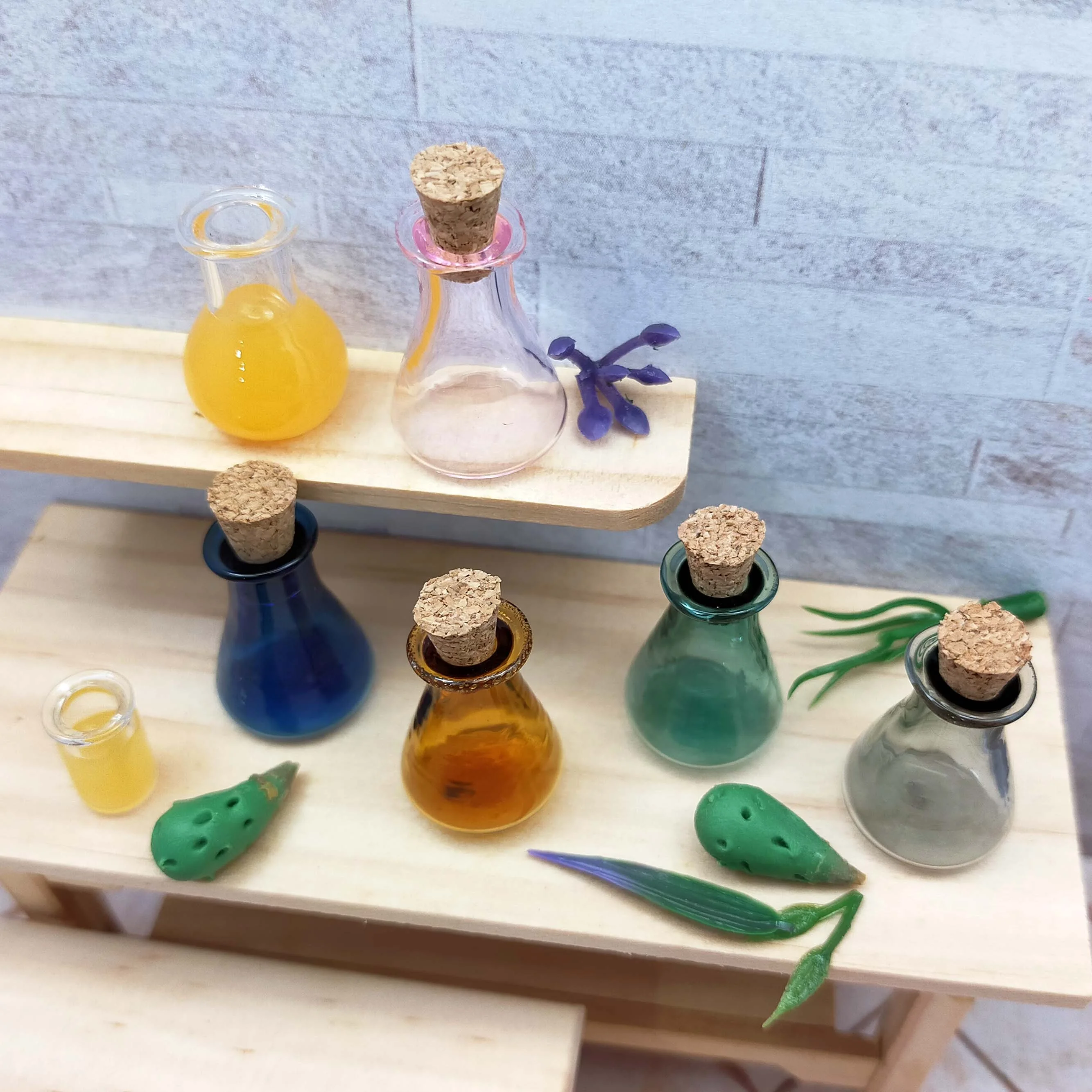 1:12 Miniature Doll House with Triangle Glass Bottle Multiple Colors Unisex DIY Furniture Toys Made of PC Material