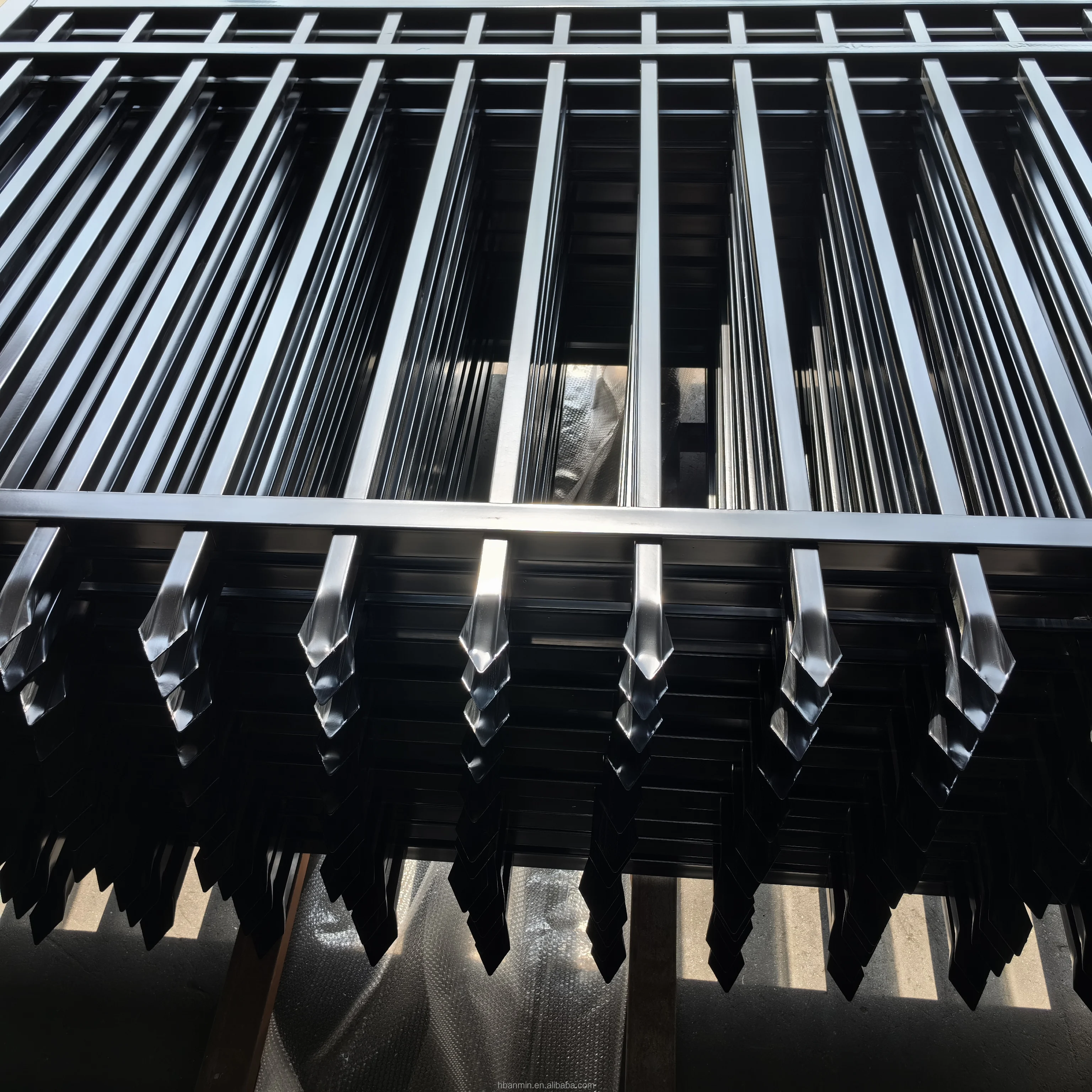 Best Selling Decorative Garden Buildings Galvanized Zinc Steel Garden Metal Fence