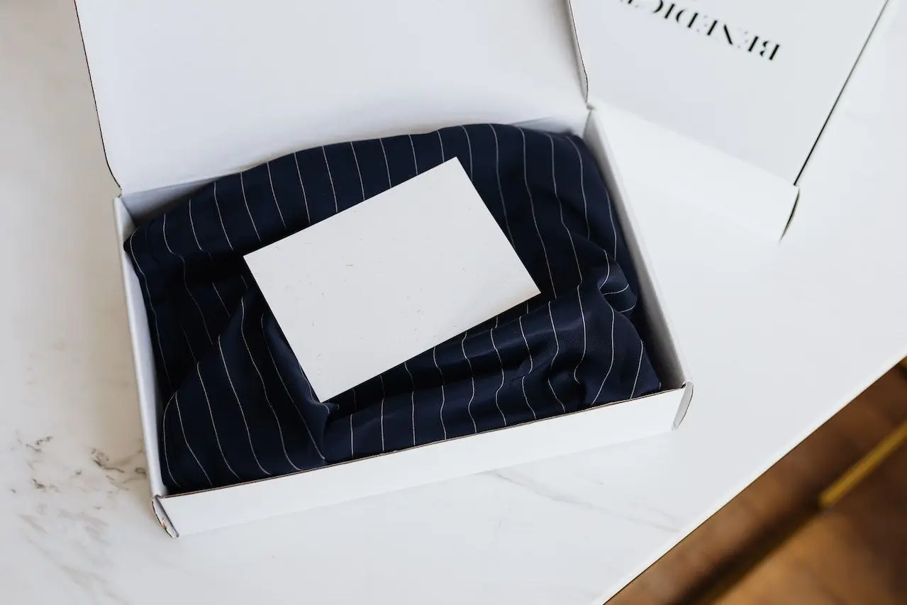 Biodegradable Custom Logo Recycled Black Corrugated Cardboard Mailer Small Paper Boxes For Shipping With Different Sizes