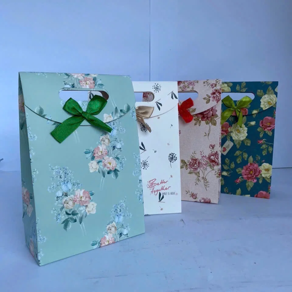 Wholesale Cheap Luxury Famous Brand Custom Gift Printed Shopping Paper Bags With Your Own Logo