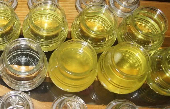 Лидер продаж 100% чистое органическое кокосовое масло из Вьетнама холодного отжима для приготовления пищи контакт с Генри + 84 799 996 940