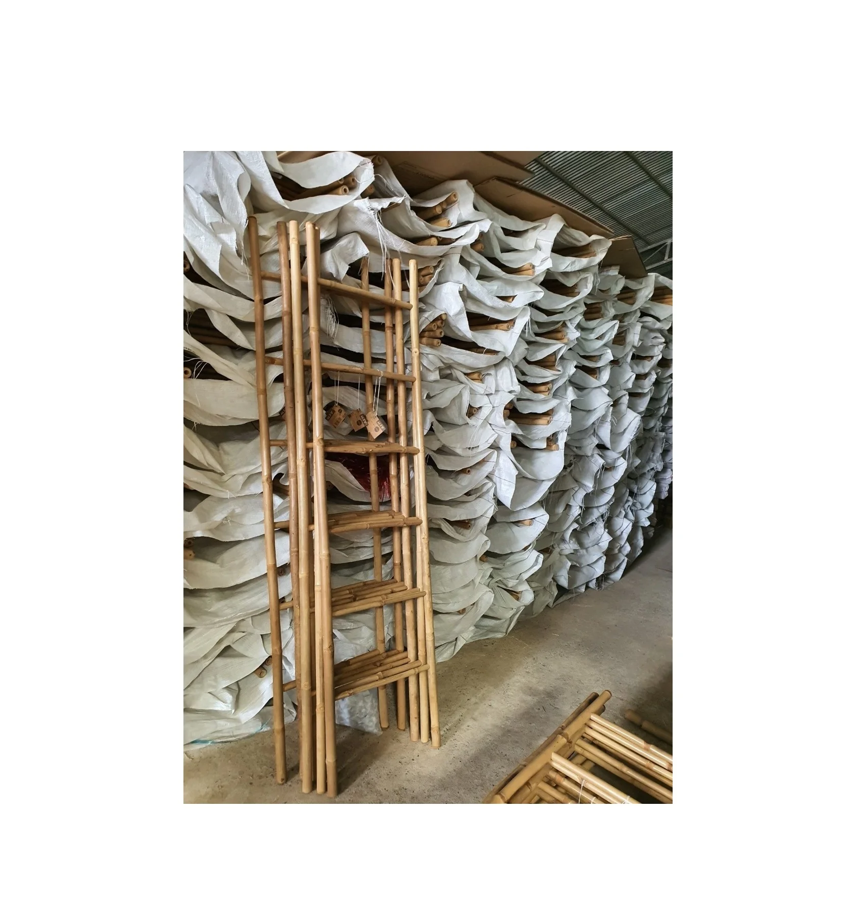 Black Bamboo towel ladder with 6 rungs  - Bamboo cloth ladder bathroom - Bamboo step ladder for bathroom furniture decoration