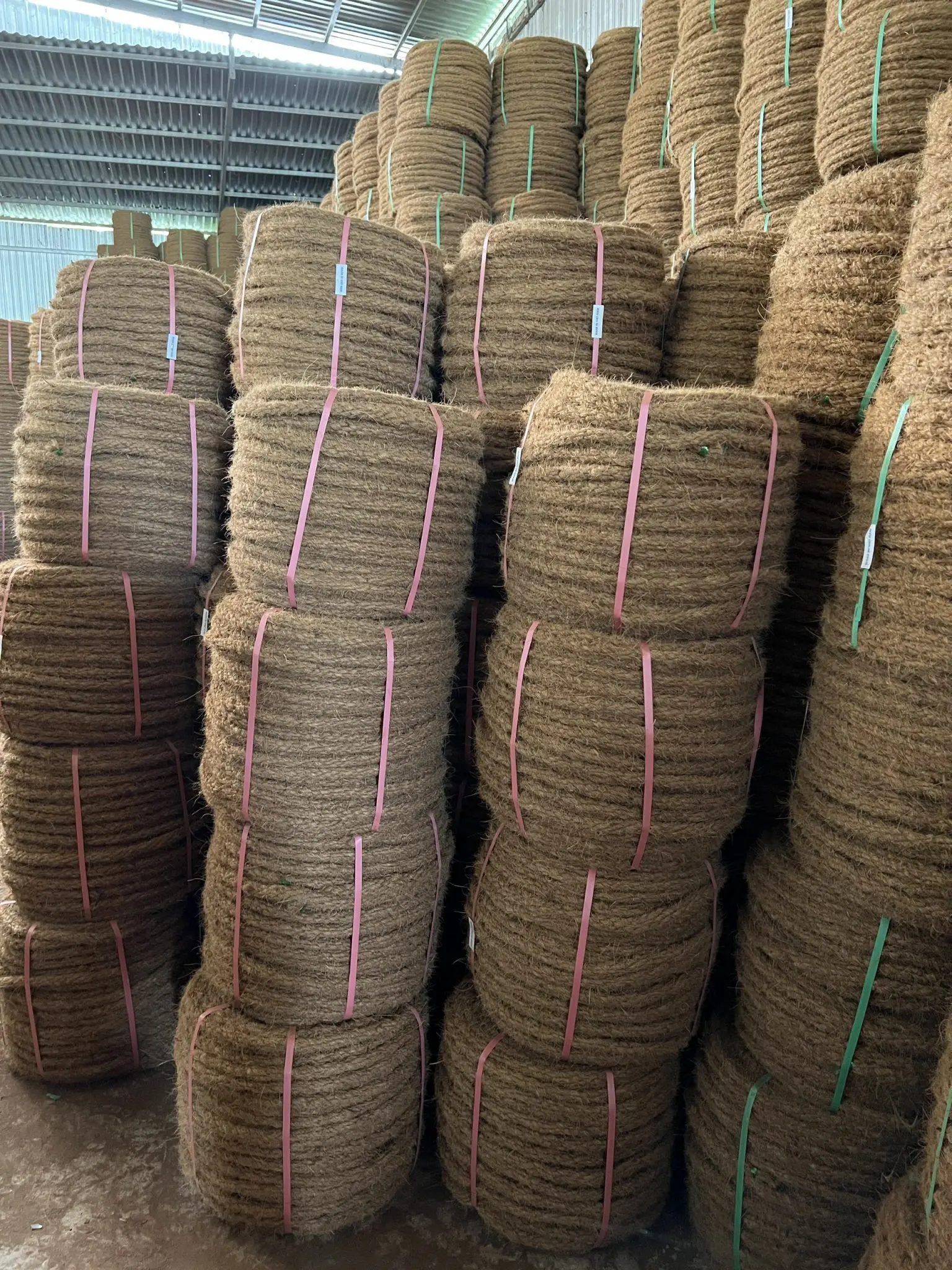 Hot Sales 2024 ECO Friendly export Coconut Coco coir rope 5-6mm 100% natural with customized thickness from Vietnam factory