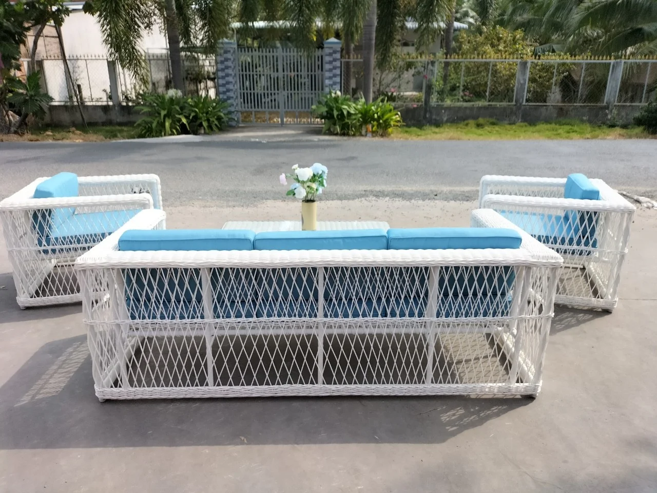 Уличный Плетеный ротанговый Простой Уникальный диван для отдыха белый оптовая продажа сделано во