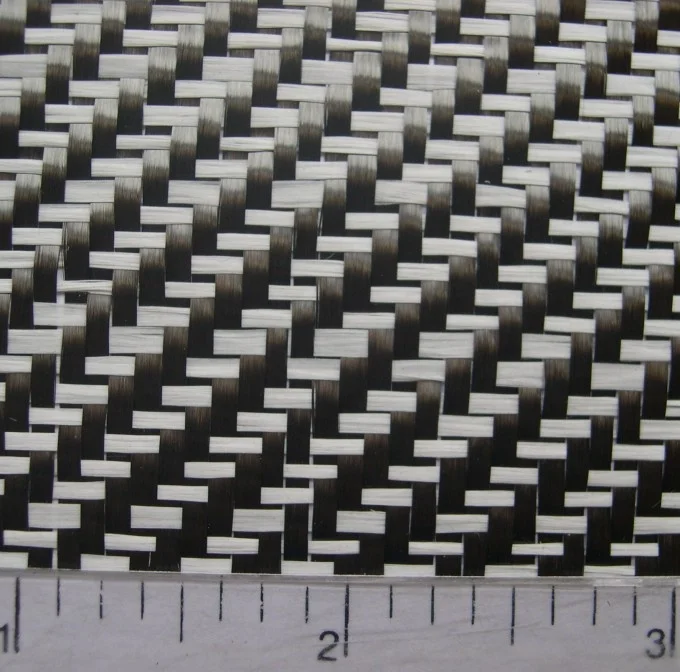 Черная белая ткань волокна углерода