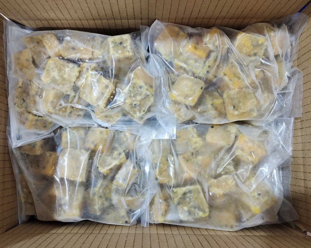 IQF PASSION FRUIT FROZEN PASSION FRUIT PUREE HIGH QUALITY ORIGIN VIETNAM FROM AVTFOOD / PURE DE FRUTA DE LA PASION CONGELADA