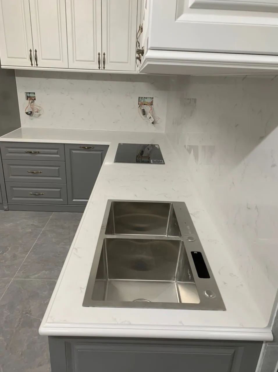 Customized Artificial quartz stone slabs for kitchen counter TOP Style Engineer Surface Modern Origin KOREA VIETNAM