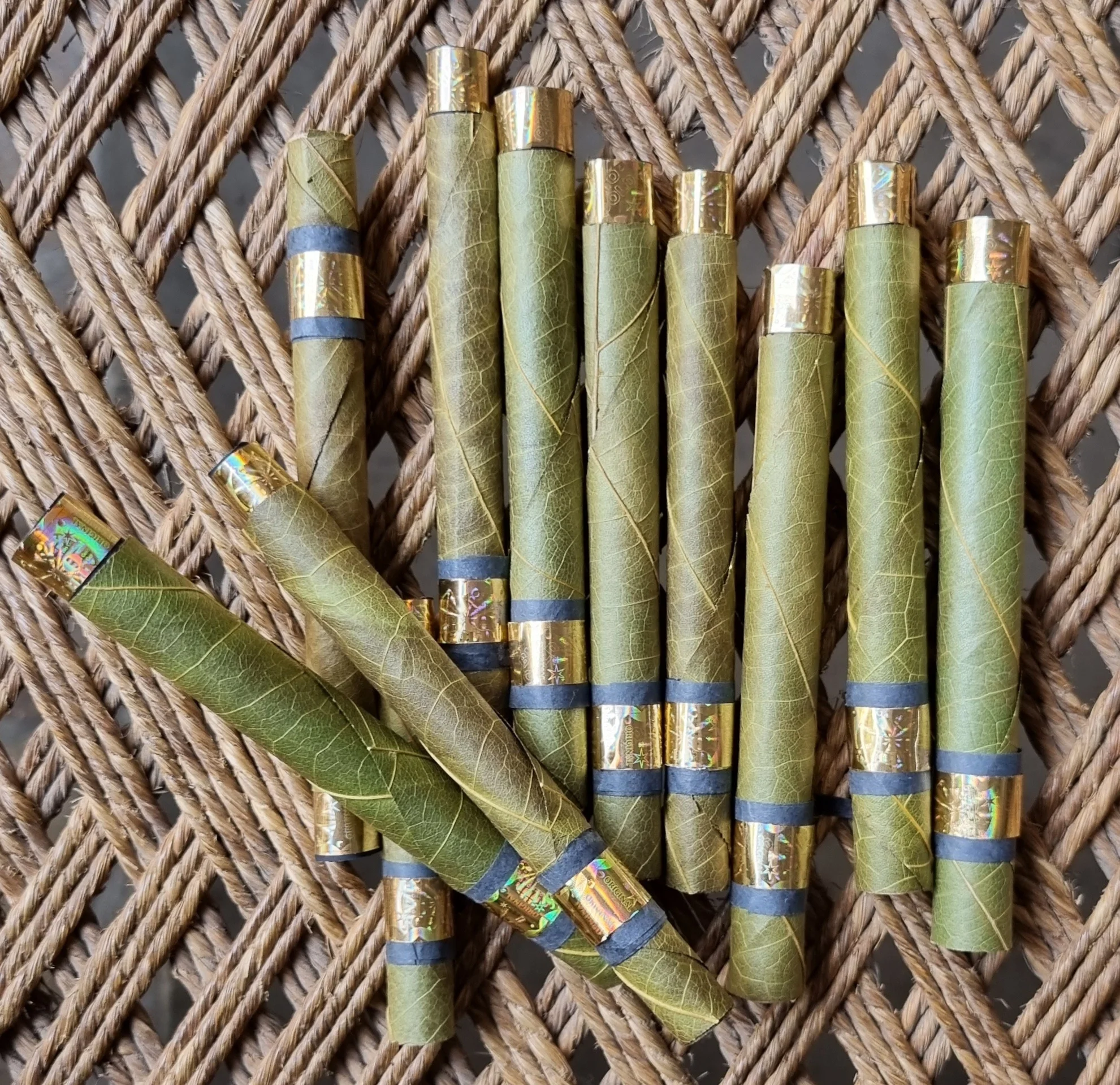 Большие партии OEM Cordia и Tendu свернутые листья все размеры King Queen ролики Пальмовые Листья фильтры под заказ предварительно конусы tendu для
