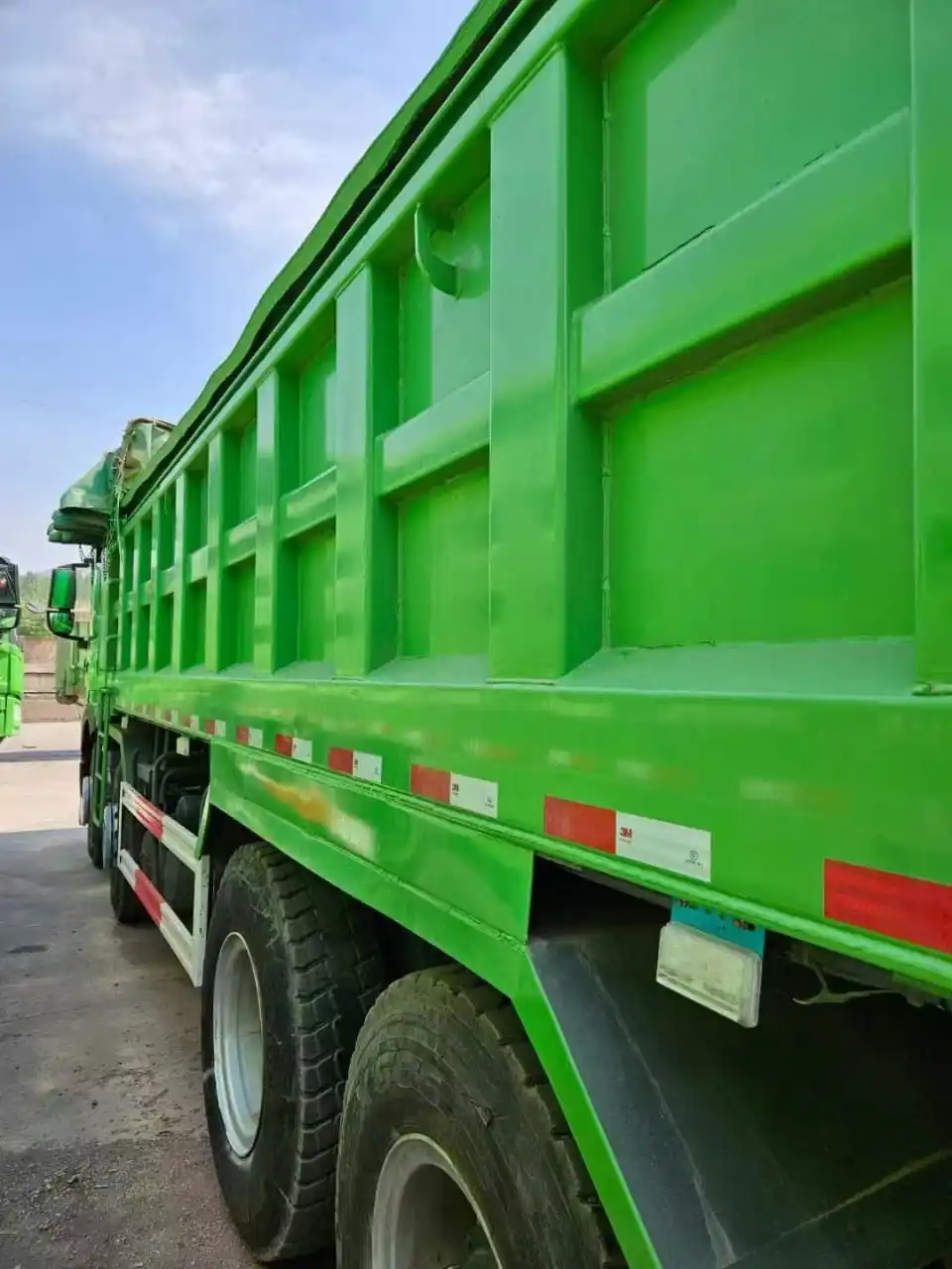 Howo Dump truck with 20/26 cubic cargo box popular 371/375 model dump tipper truck and used dump truck with good working ability