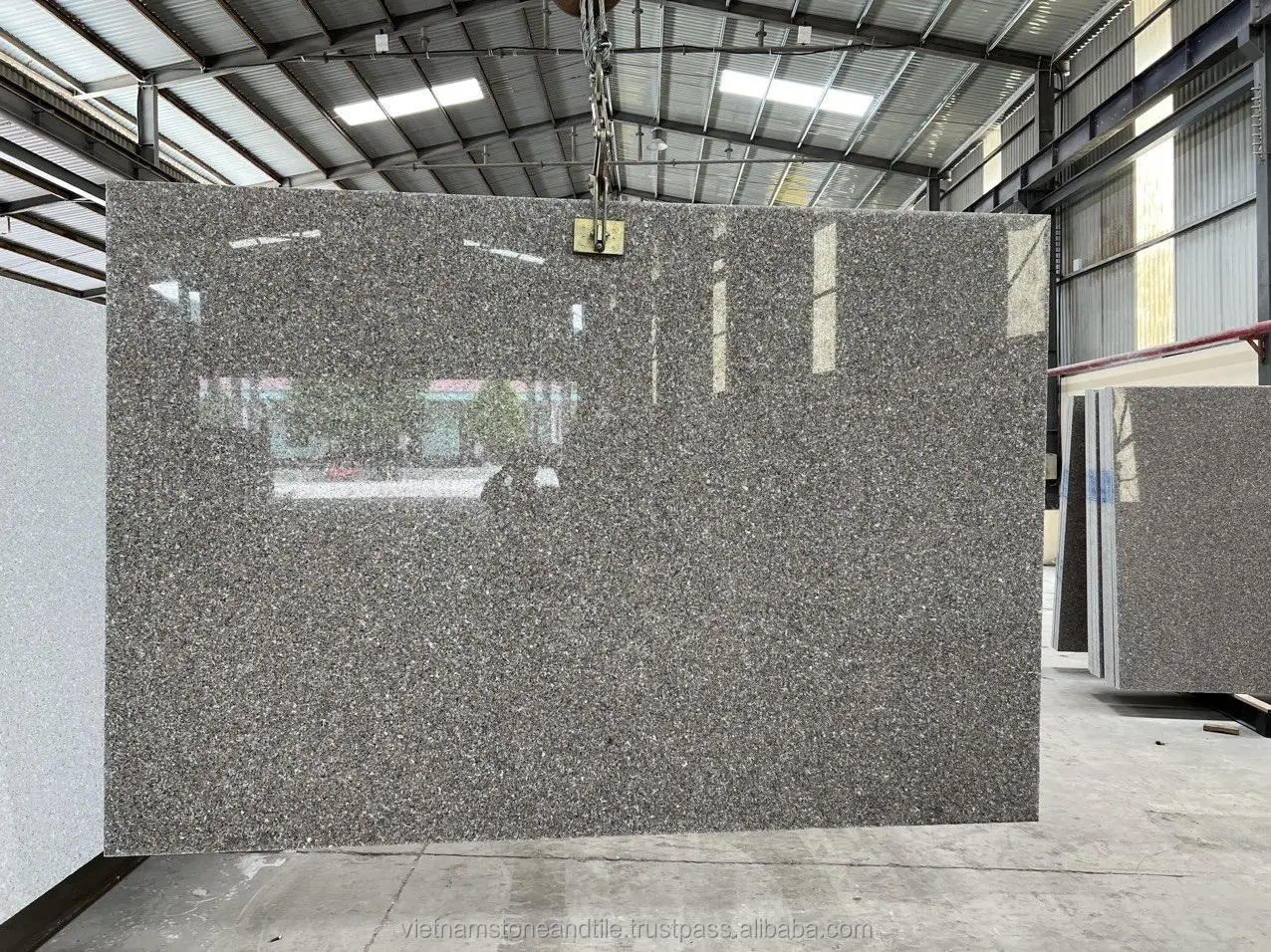 Vietnam Granite Stone Made from Selected Pieces, Diverse Colors for Outdoor Medium Levels Constructions Modern Style Projects