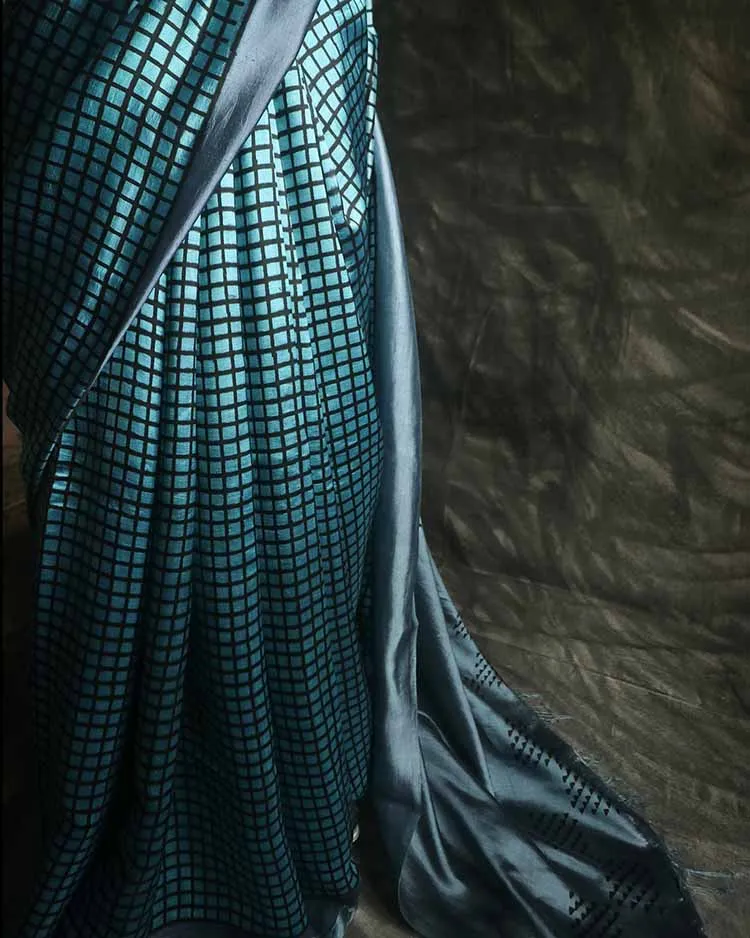 custom made printed cotton and silk sarees ideal for resale by fashion designers and saree stores available in a large range