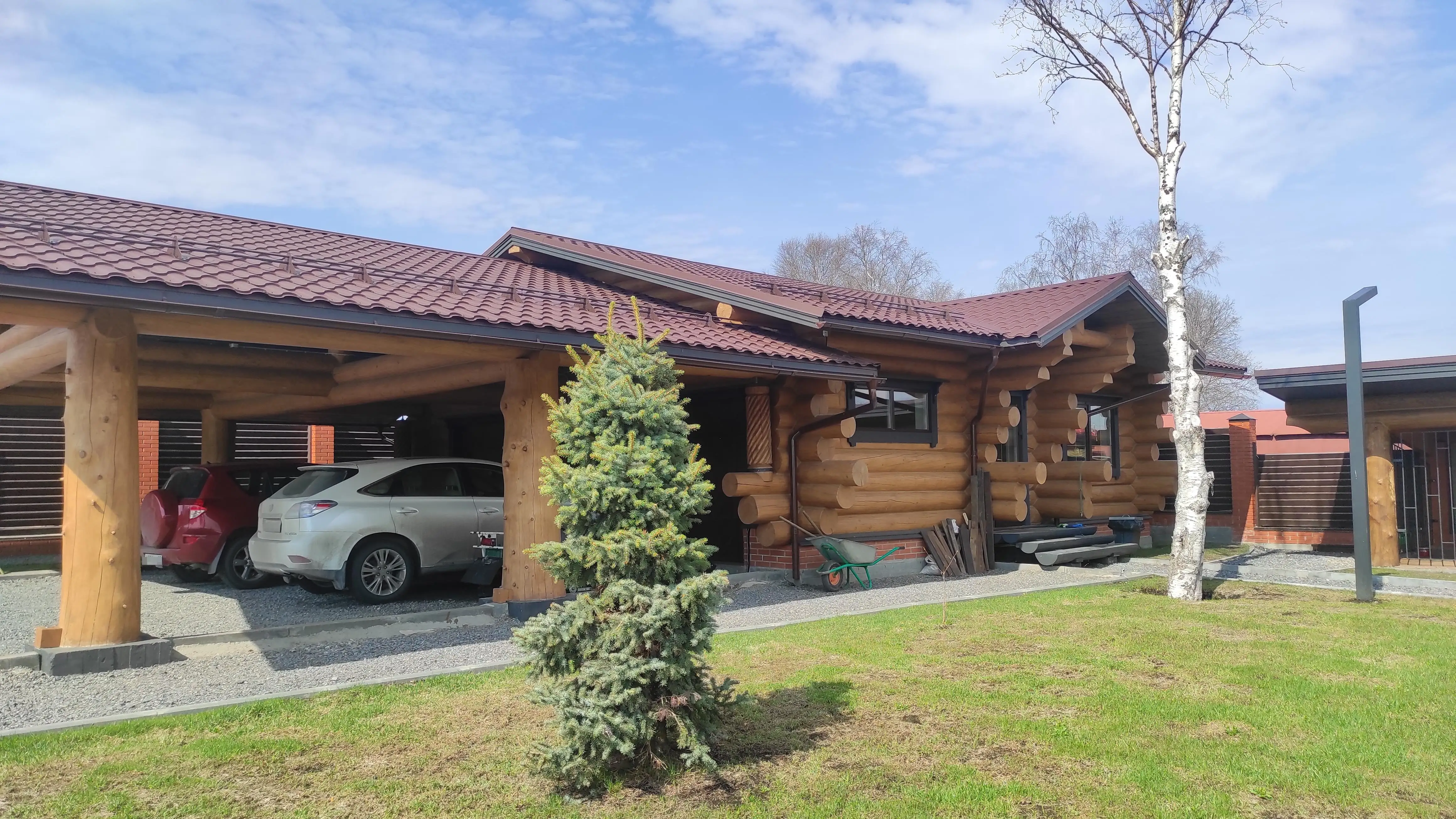 Custom-built Natural Wooden Log Garage 120 m2 with Canopy and Windows Natural Solid Wood Garage Kit for Building