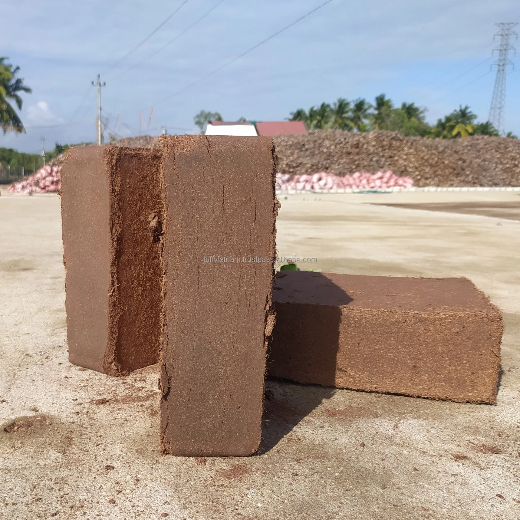 Hot sale Block cocopeat substrates Cocopeat 5Kg Bales Hight Quality Hot Sales Organic Brand  Manufacturer Tuff Viet Nam  Low EC