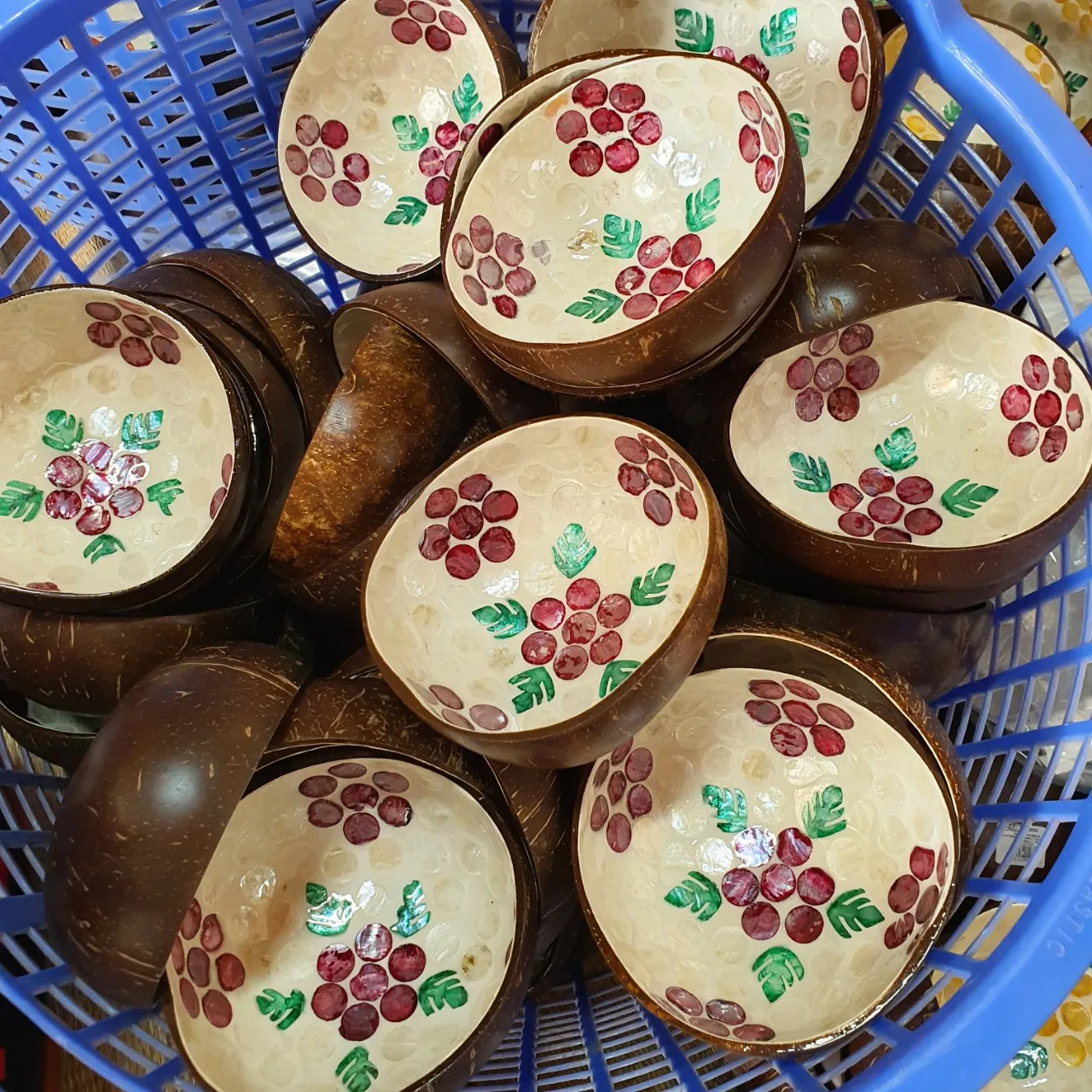 Premium Quality Eggshell Inlay Lacquered Coconut Bowls Amazon Hot Selling Competitive Price Coconut Bowl Warehouse Handmade