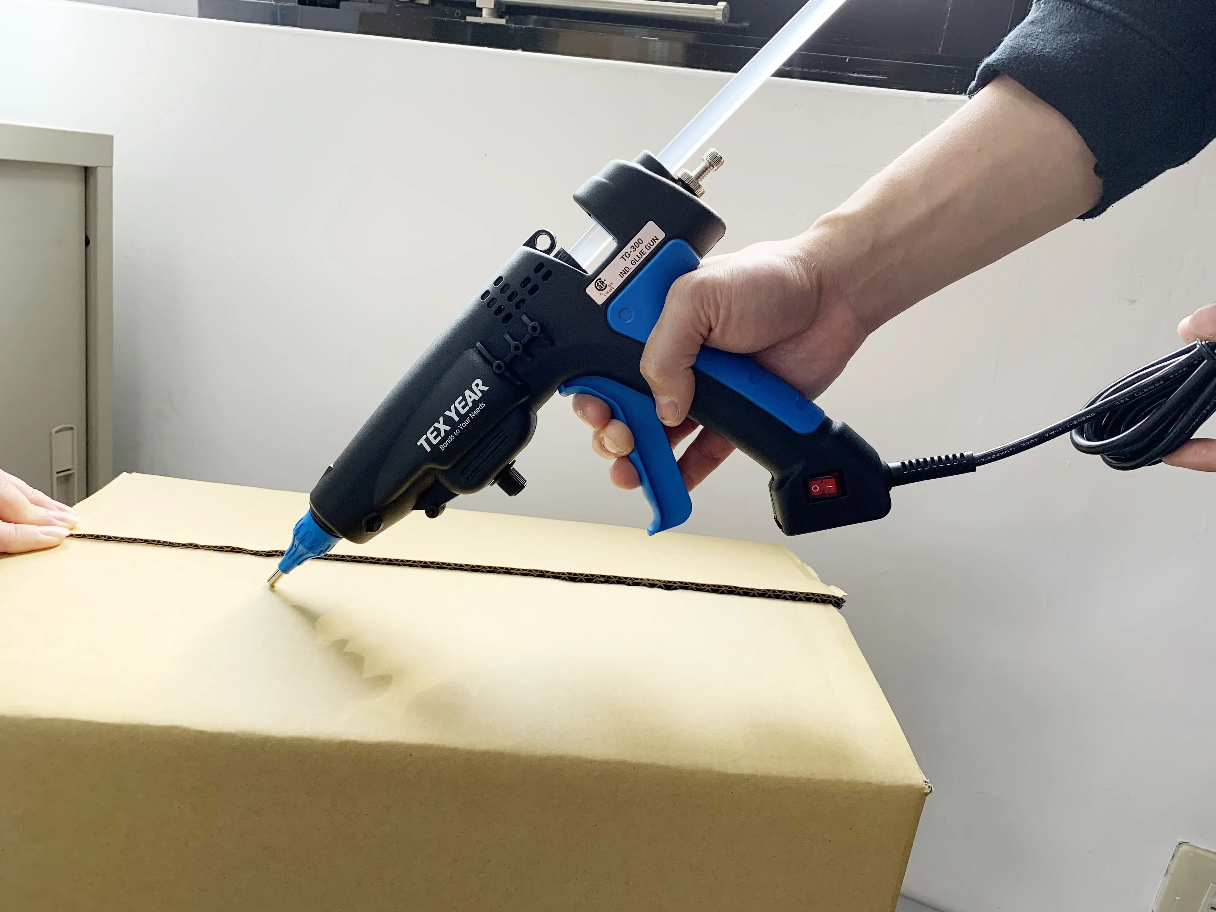 Customized Electric Fusion Glue Gun 120W for DIY and Household Use