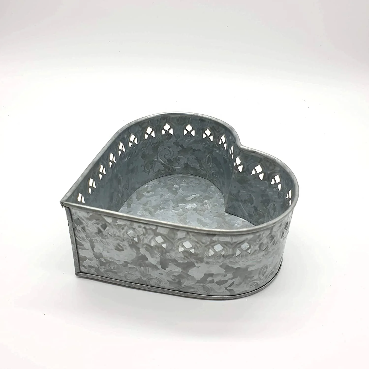 Galvanized Heart Shaped Metal Planter Pot and Storage Box For Garden and Home Decoration