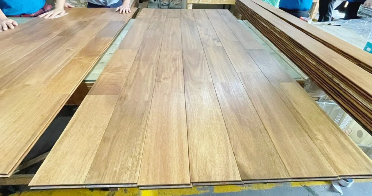 Real Wood Solid Wood Flooring Hardwood Flooring 100% natural Acacia golden wood ABC grade