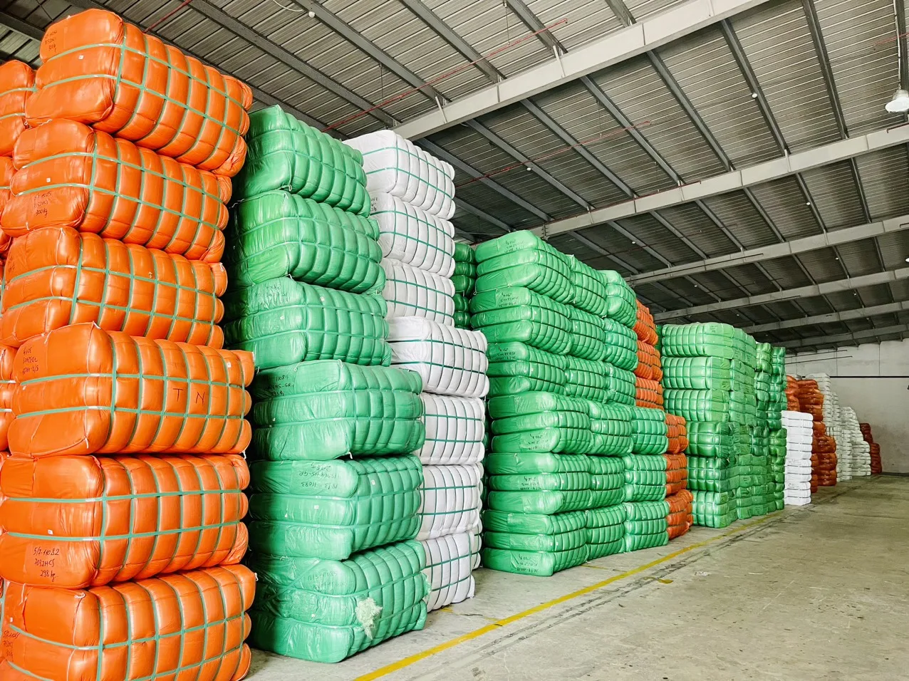 Largest factory of Vietnam Polyester Staple Recycled Fiber 7D*64mm HCS for Filling wadding Quilt Pillow Toys sofa