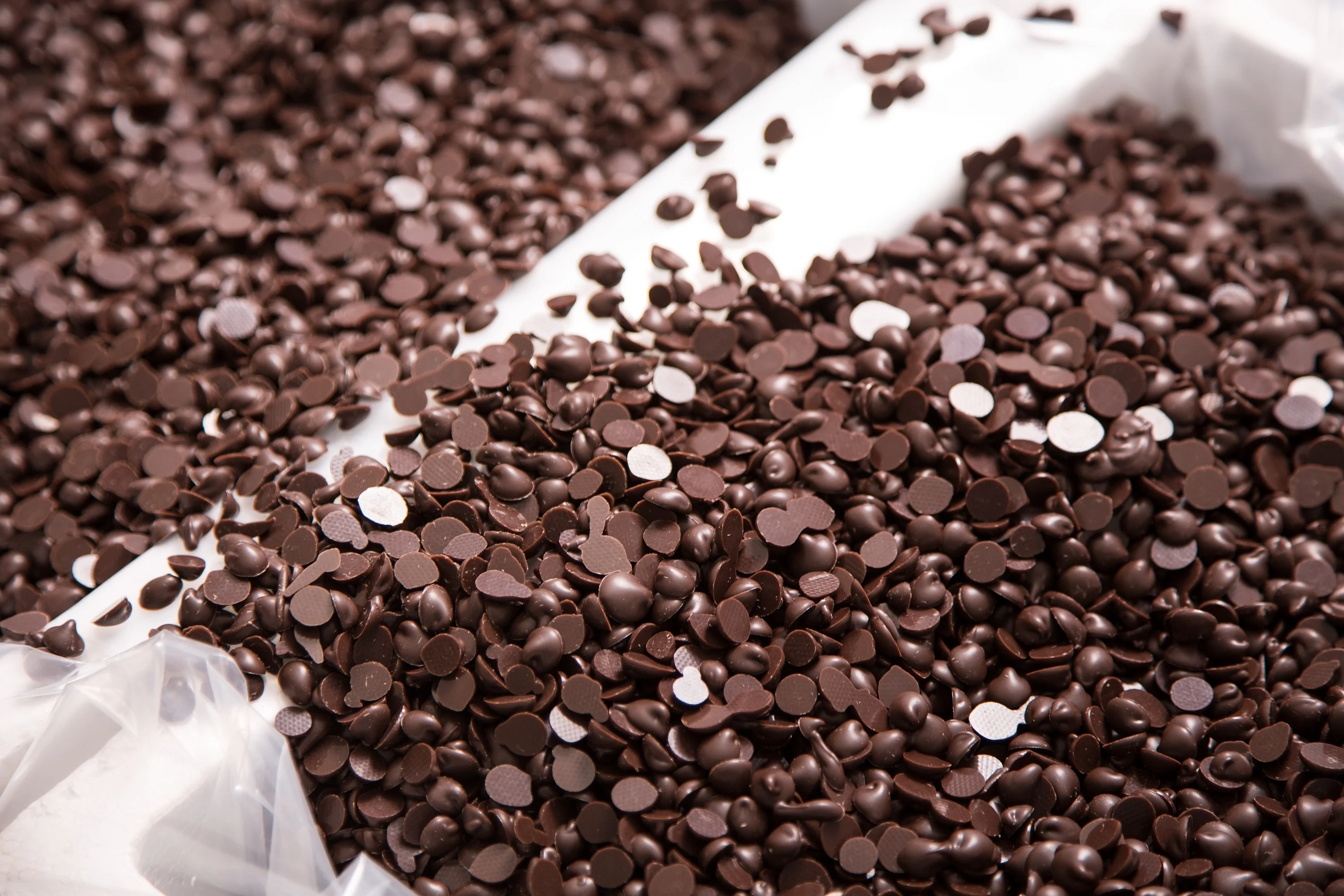 [Malaysia] Halal&Haccp certified  Milk Couverture Chocolate Chips best for baking/toppings/decorations [bulk packaging]