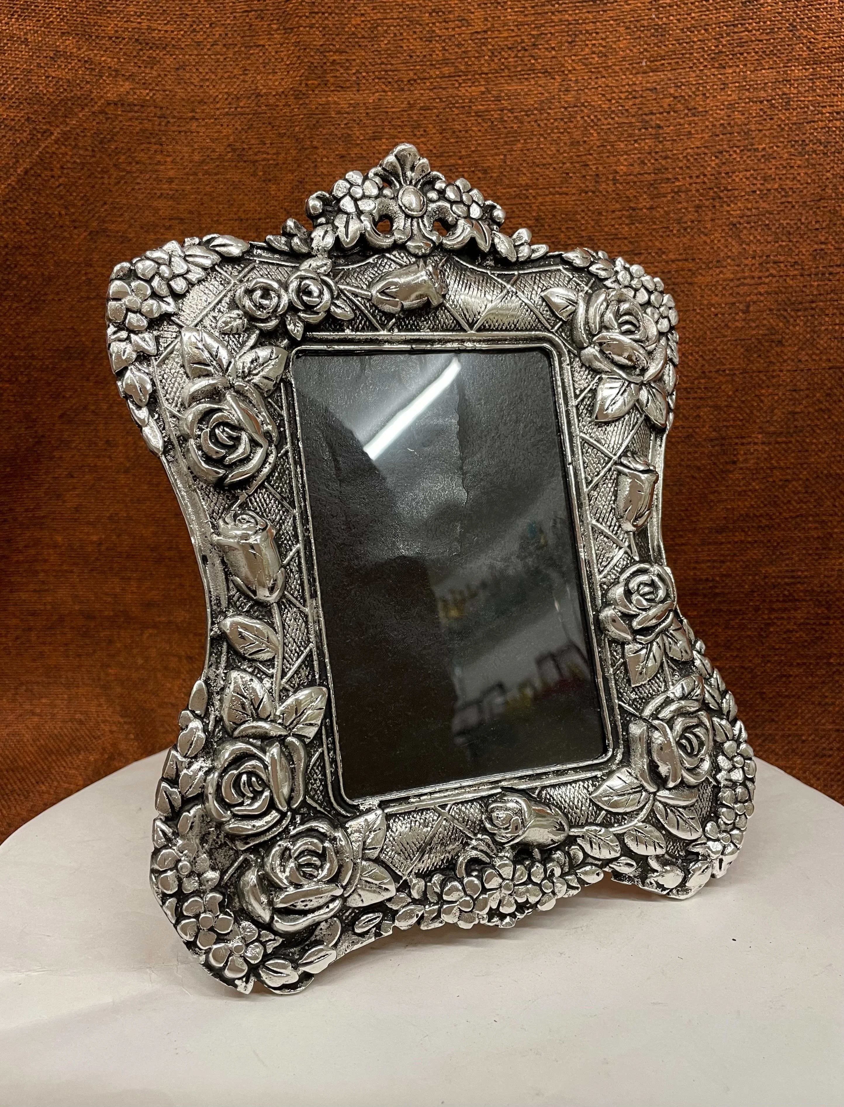 New Arrival Retro European photo frame Art Handmade Decorative Silver Plated Photo Frame 10 inch For Home Decoration And Gifting