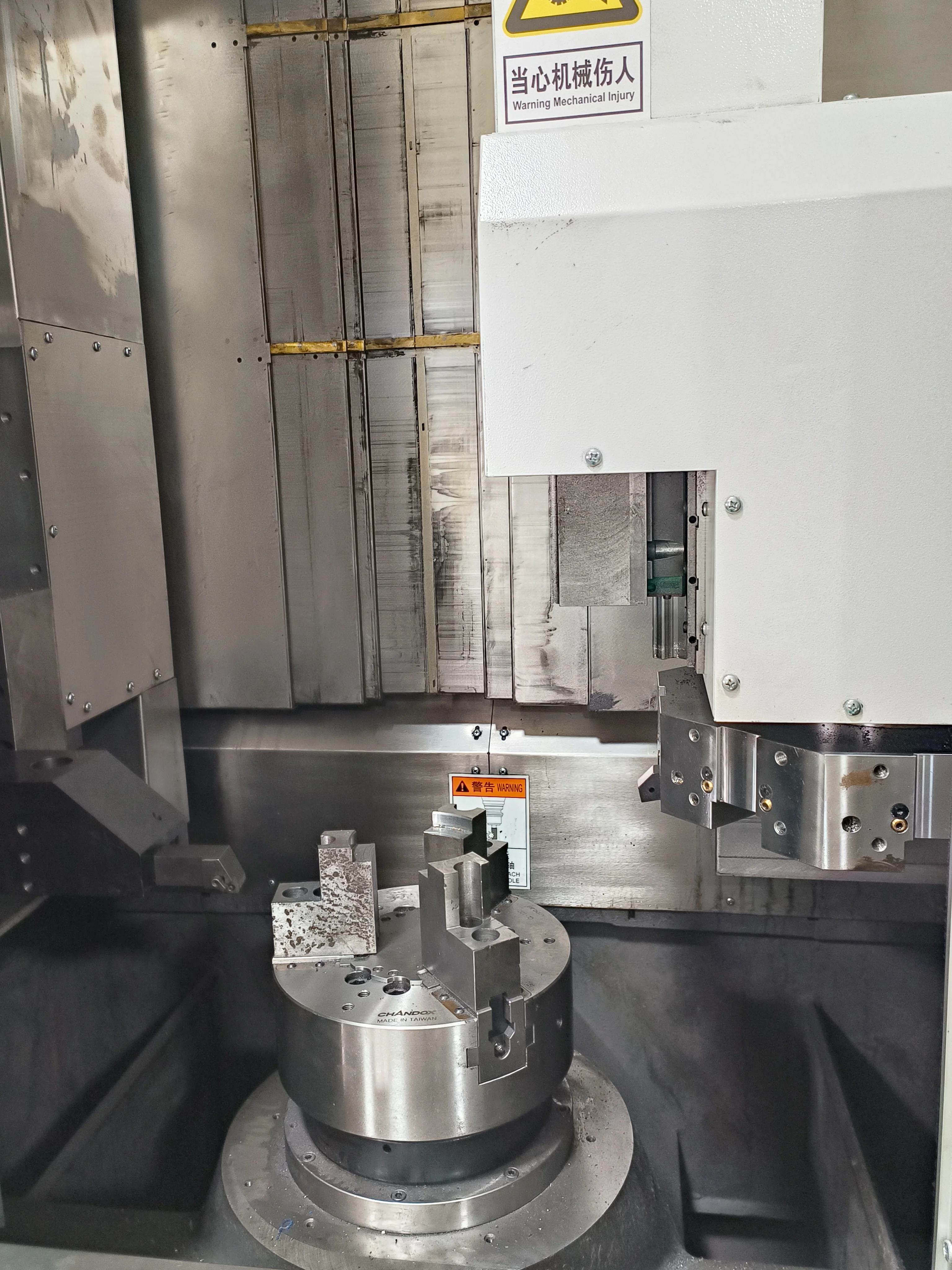 Multi-purpose Precision Turning Servo Motor Double Column CNC Vertical Turning Lathe With Power Turret For Brake Drum Disc Lathe