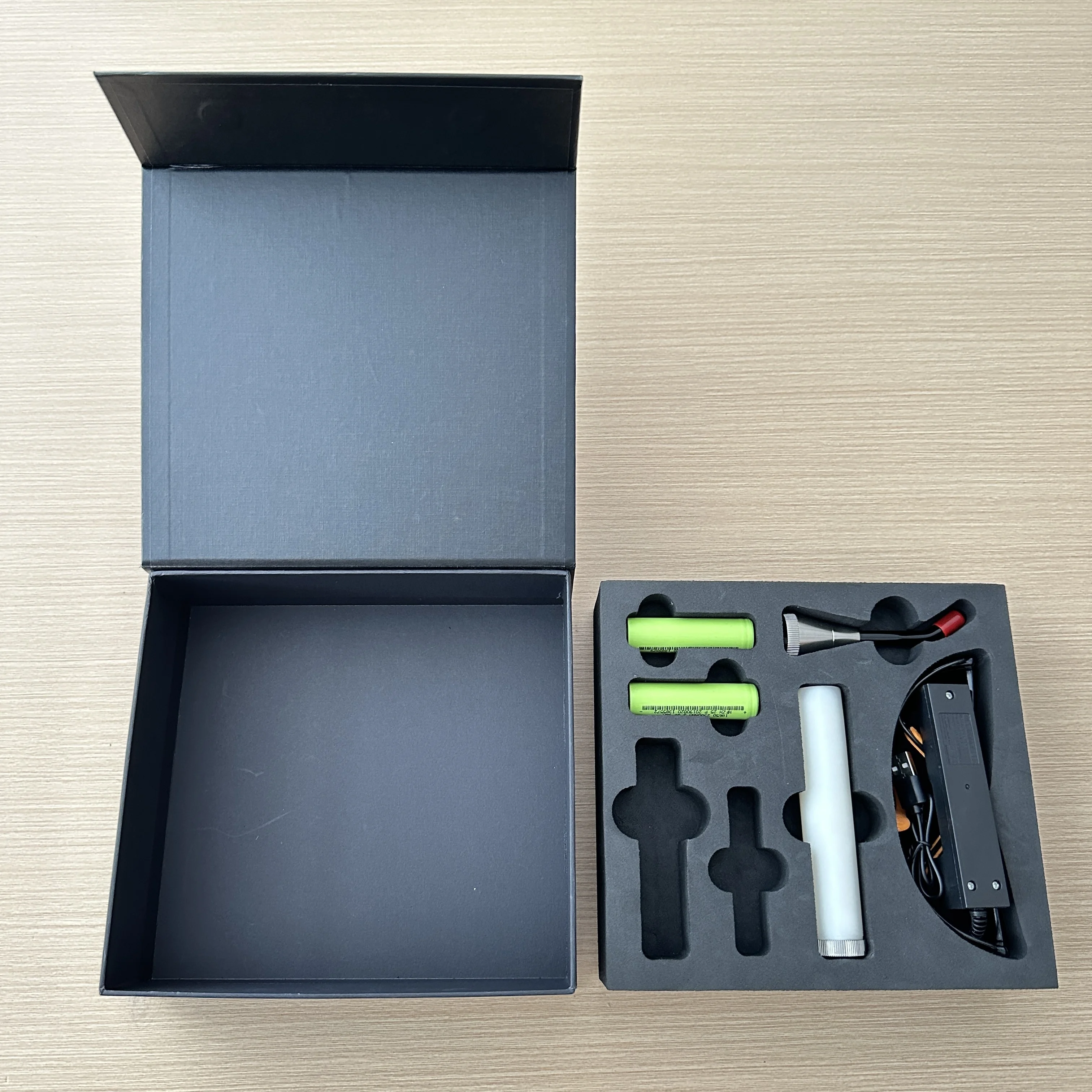 Custom Logo Magnetic Closure Cardboard Gift Box Packaging Box With  foam insert paper box