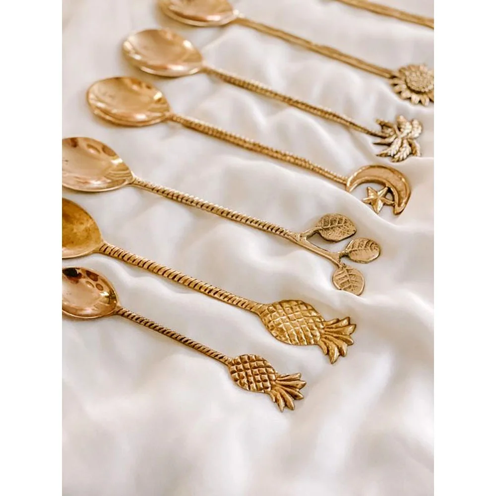 Золотая латунная полурельефная ребристая ручка с ручкой в виде пчелы дизайнерские Десертные Ложки для ресторана свадьбы