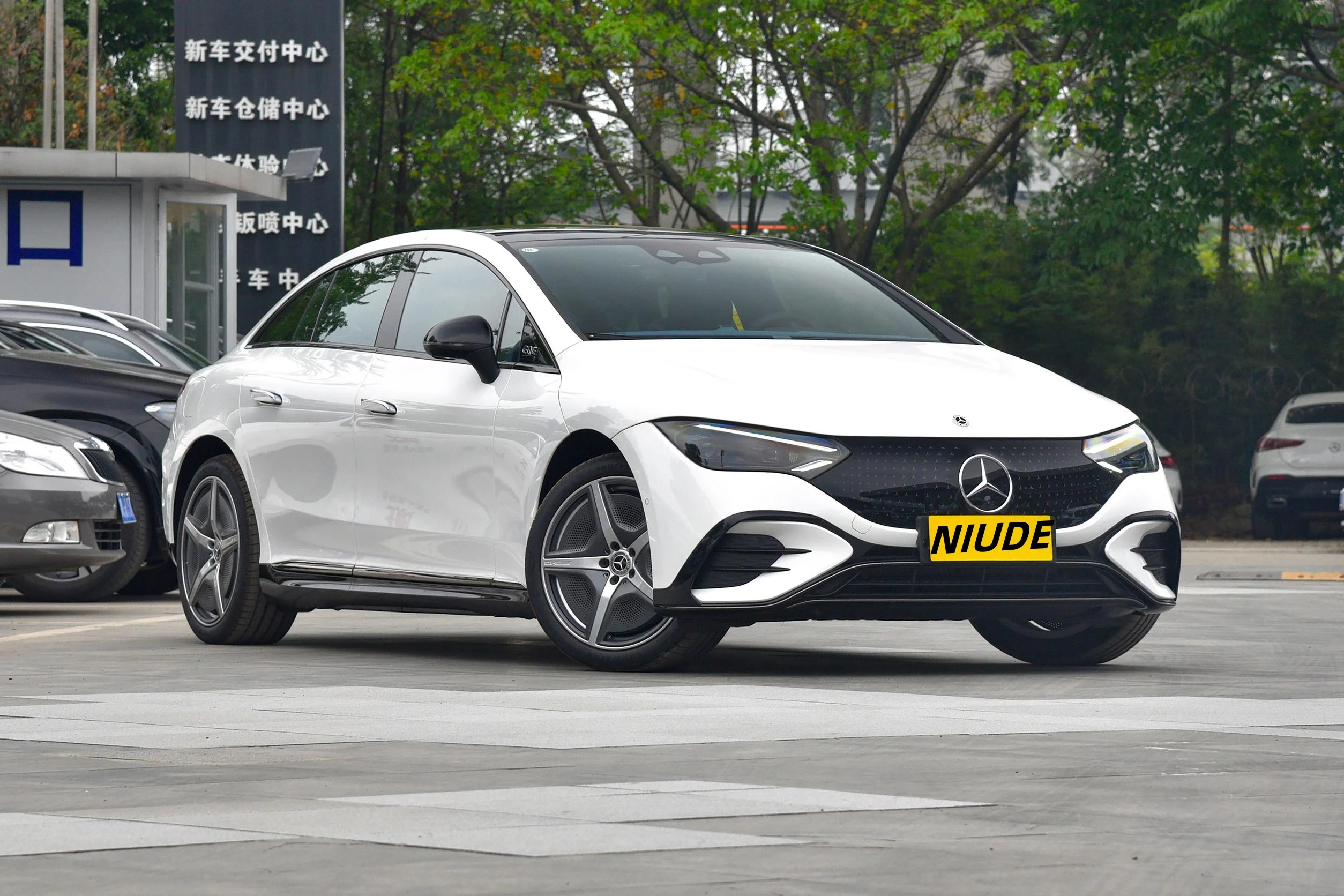 Mercedes benzs electric vehicle eqe mercedes 2024 5-door 5-seat adult electric car mercedes eqe350 high performance ev eqe 350