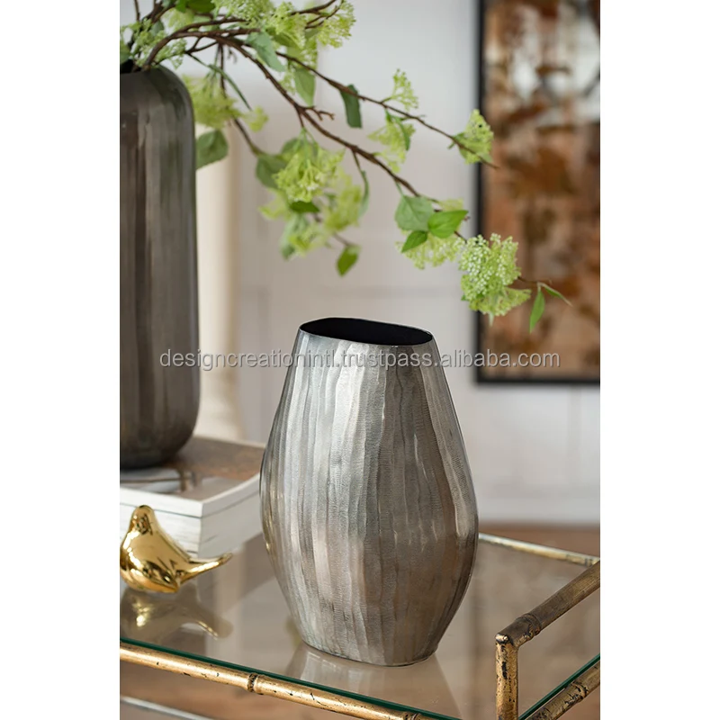 Hot Selling Attractive Designed Flower Vase for Luxury Home Hotels and Interior Decoration Centerpiece Flower Vase