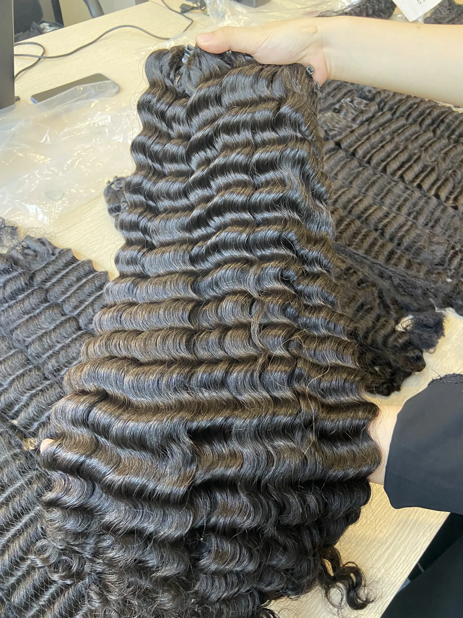 Beautiful Texture Cheap Solf Bouncing Burmese Curly Hair Extensions Factory Price Wigs Human Hair Lace Front Curly Wigs