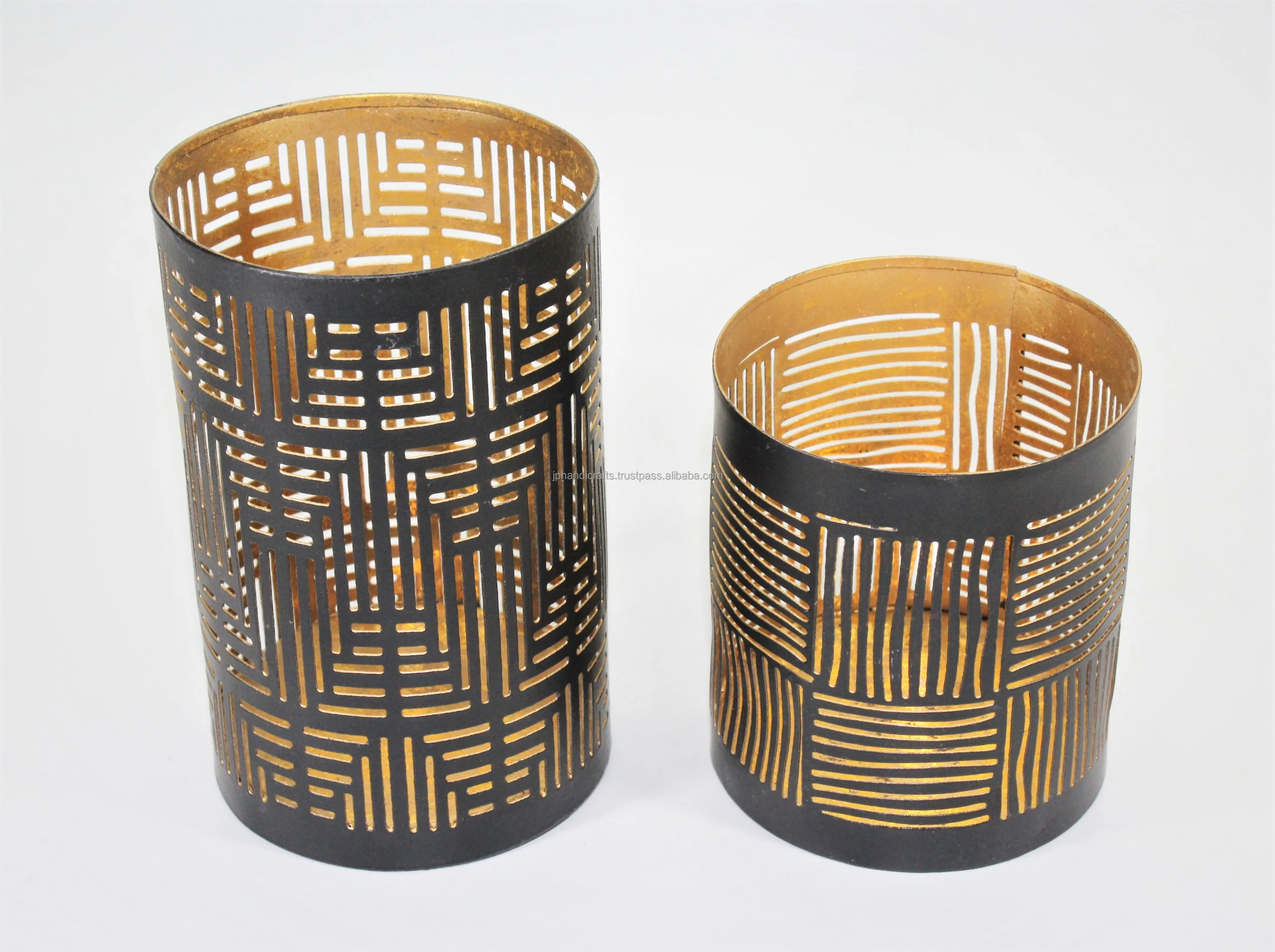 Лучшая цена домашний декоративный Настольный металлический подсвечник для чайной свечи с гравировкой набор из 2 штук