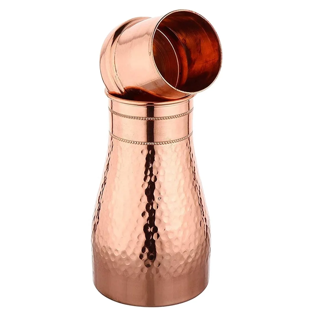 Copper bottle in copper color finished in hammered .