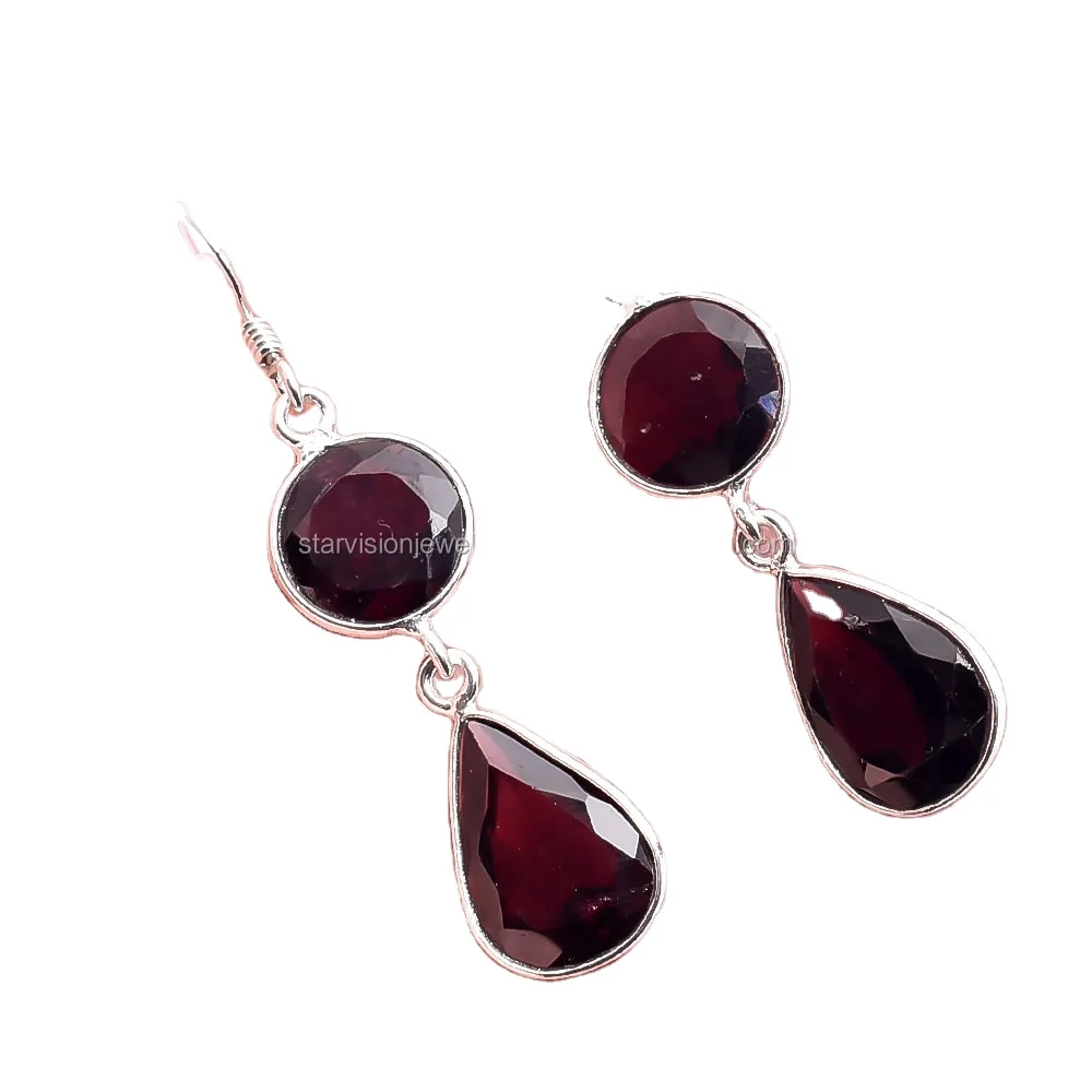 Серьги из серебра 925 пробы с Мозамбикским гранатом круглой формы