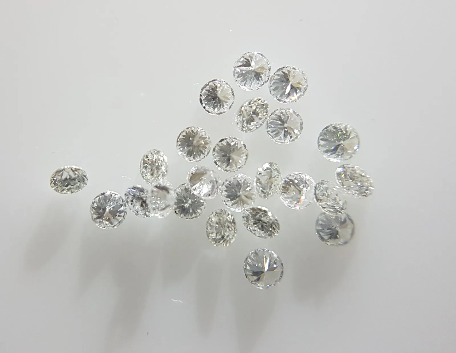 Natural Loose Diamonds 3.5-4mm VS Clarity F Color Brilliant Cut Round 1 Carat Quantity 15-25 pointer Best price from India