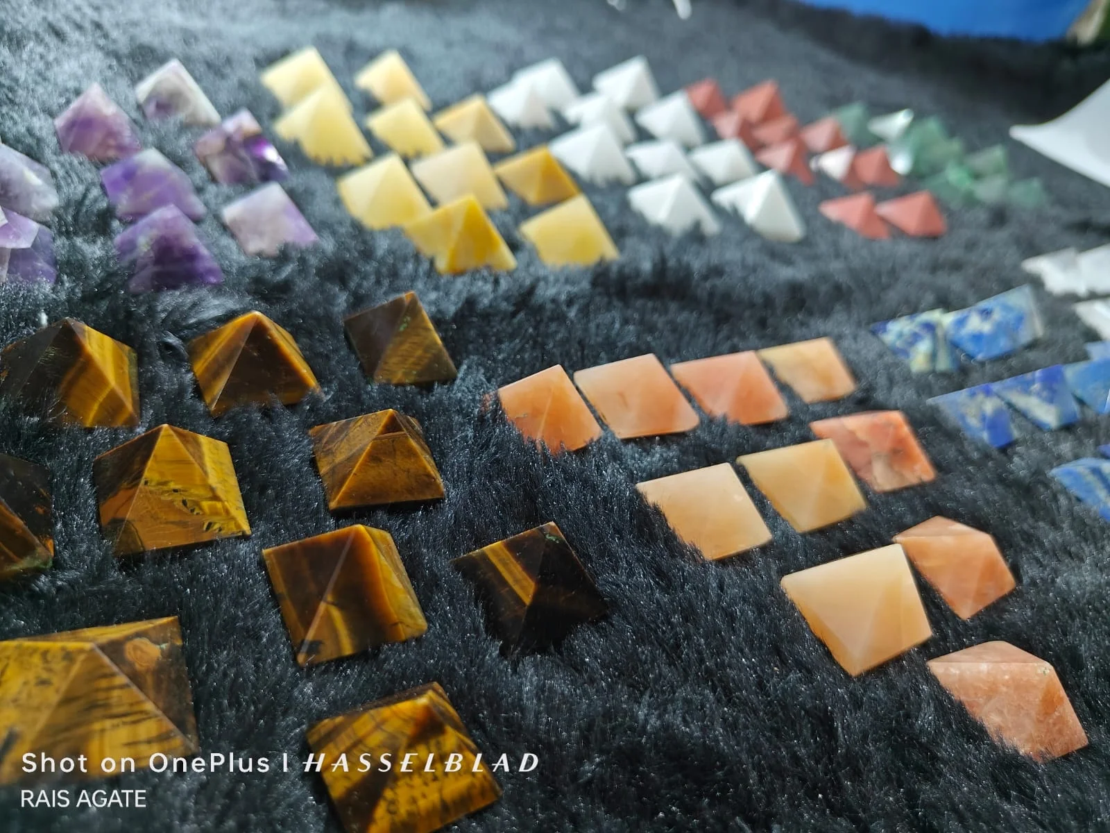 high Quality Natural Crystal all mix stone Pyramid stone for healing and astrology Pyramid for Reiki  Grid and Vastu Correction