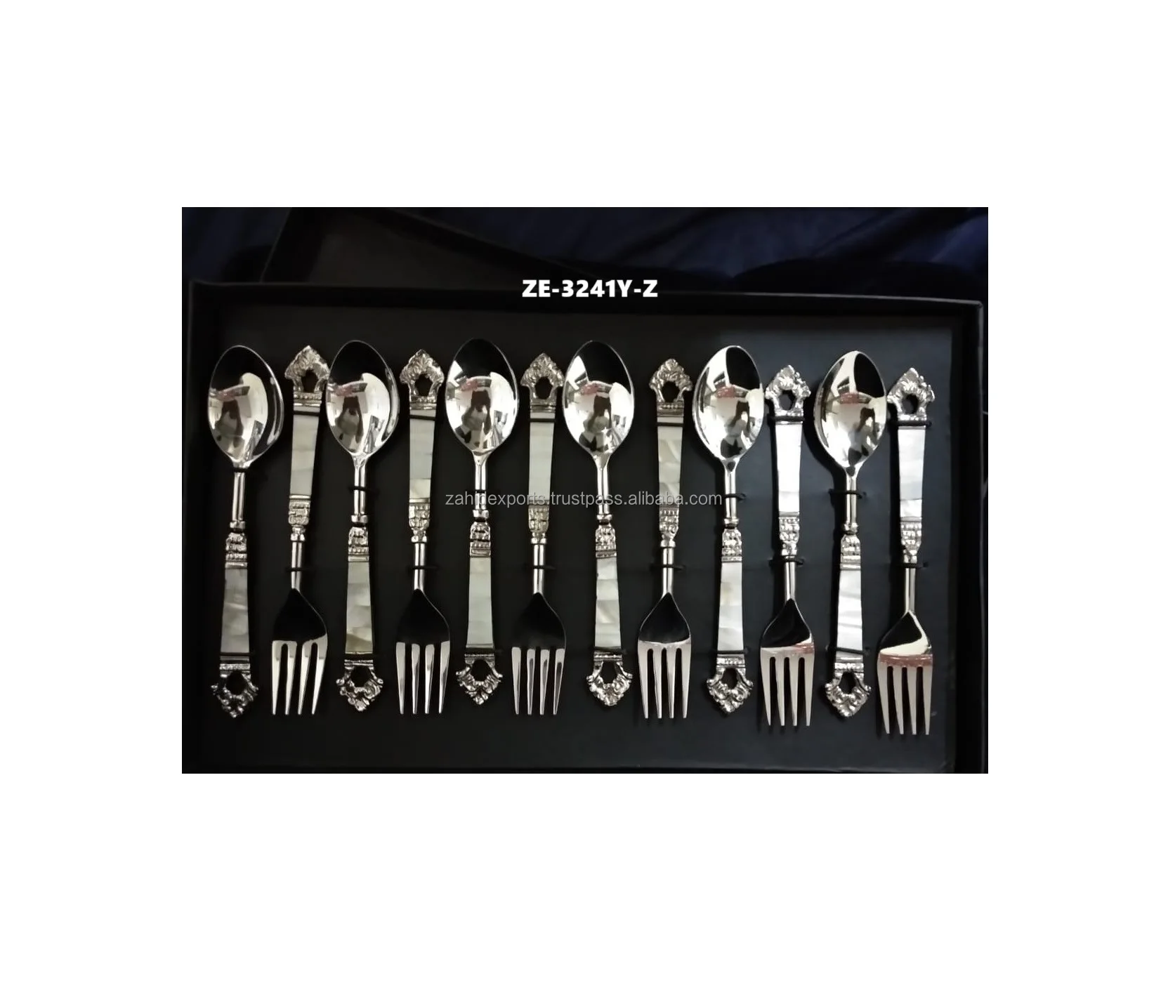 Elegant Kitchen Utensils Cutlery Designer Flatware Set Sophisticated Silverware Collection Glamorous Dining Experience