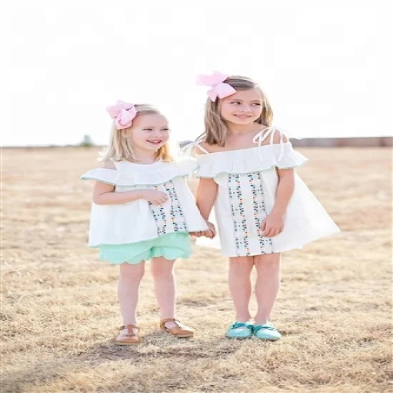  Оптовая продажа Прямая поставка с завода милый белый хлопковый топ вышивкой на плечах для маленьких девочек и бирюзовые контрастные шорты детей