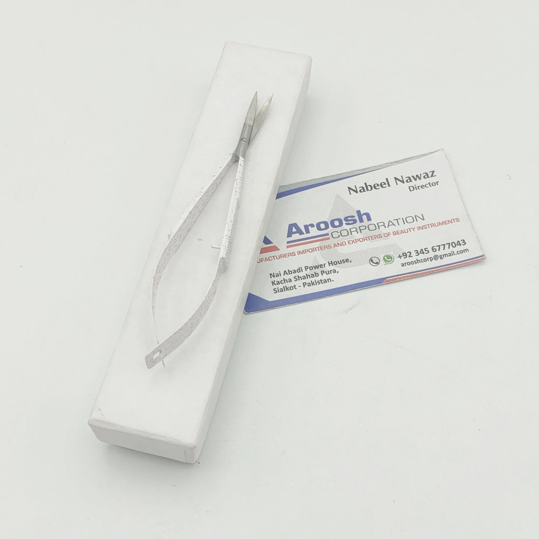 Изогнутые ножницы из нержавеющей стали с желтым покрытием для