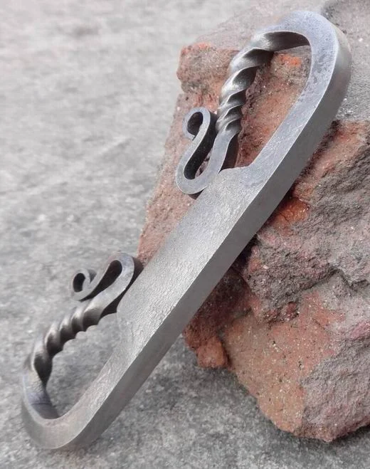 Custom Handmade Iron Forged Viking Twisted Medieval Fire Striker Flint Fire Steel Vintage Fire Starter For Camping And Outdoor
