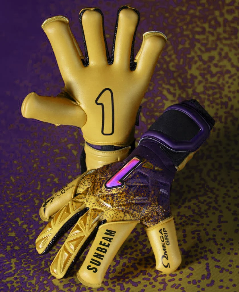 Shine stone Professional Goalkeeper Gloves Finger Protection Thickened Latex Soccer Goalie Gloves Football Goalkeeper Gloves