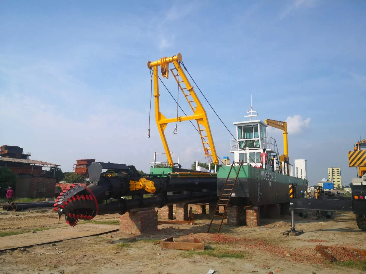 16 inch discharge pipe 2500m3 mixed flow capacity cutter suction dredger for Philippines usage