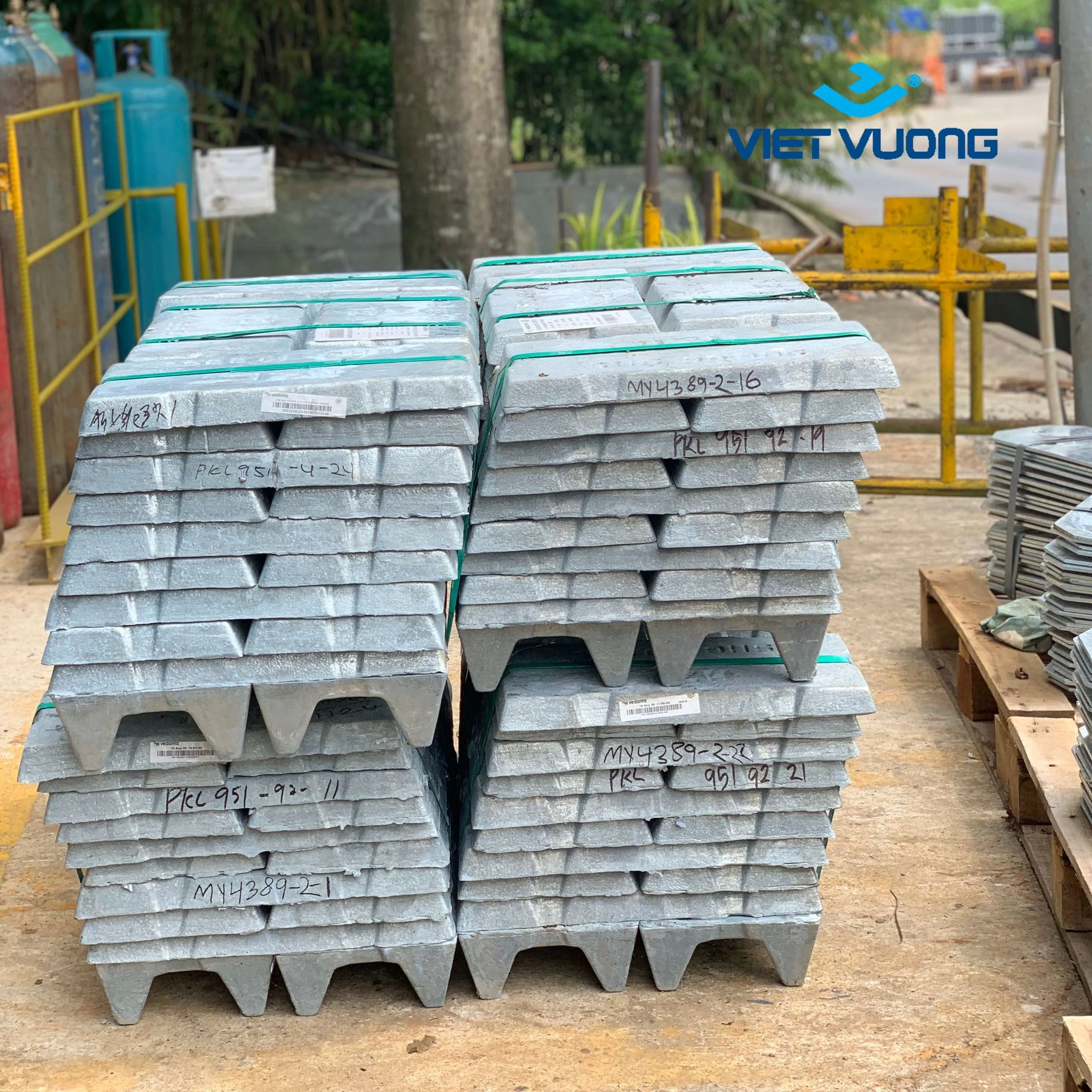 Горяч-окунутый гальванизировать высокий уровень питания высокого напряжения электрического столба передачи стали для продажи