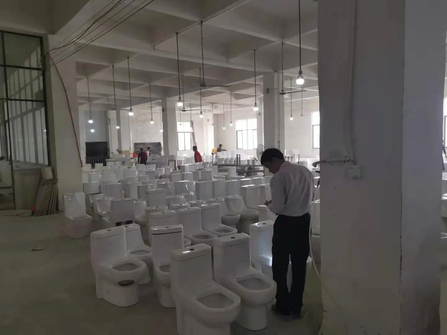 Wholesale Wash Down High Quality Black Wall Mounted Ceramic One Piece Bathroom Wall Hung Wc