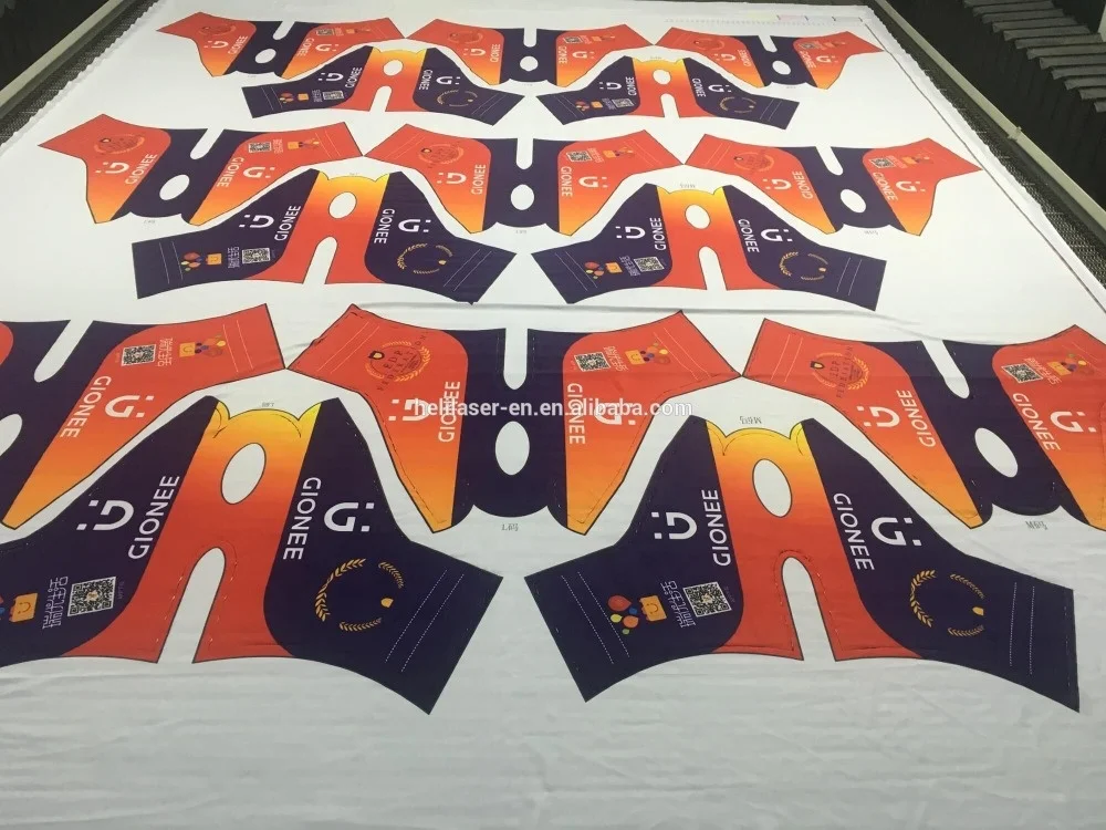 Auto Feeding Vision CCD Camera Positioning Co2 Laser Cutting Machine for Embroidery/Sports Jersey/Various Soft Fabric Pattern