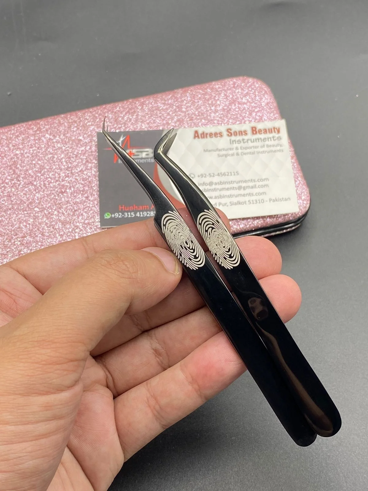 Wholesale 90 Degree Mega Volume Eyelash Extension Tweezers Black Plasma Stainless Steel L Tweezer with Pointed Tip Fiber Low MOQ