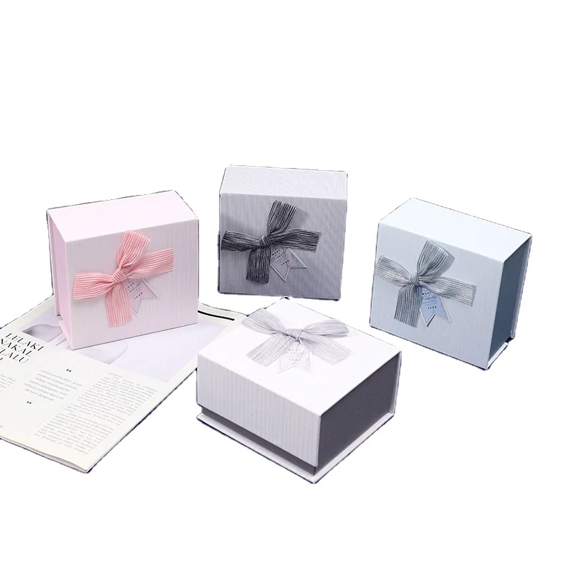 Wallpaper magnetic flip box Cosmetics belt Gift box Holiday gift perfume box