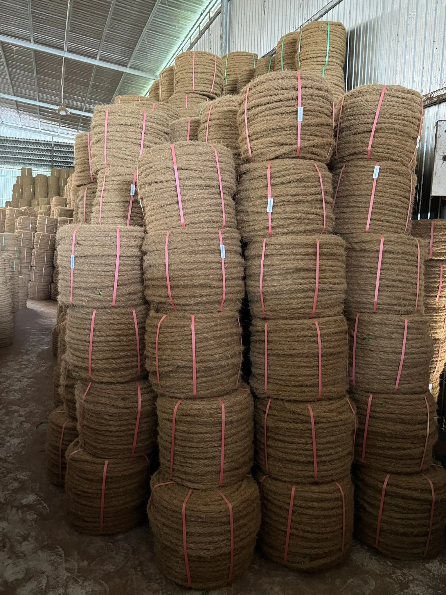 Hot Sales 2024 ECO Friendly export Coconut Coco coir rope 5-6mm 100% natural with customized thickness from Vietnam factory