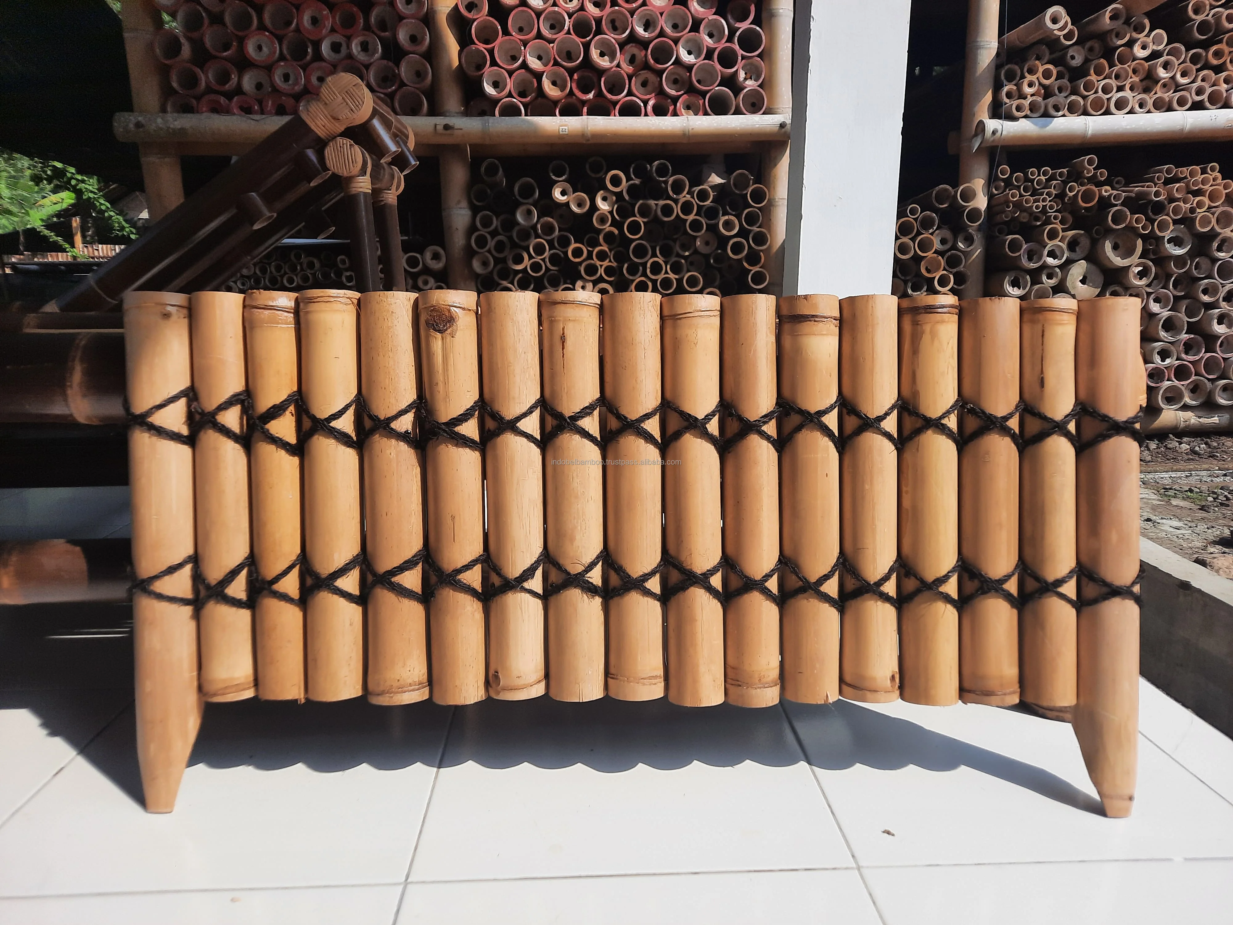 Natural wall panel bamboo border