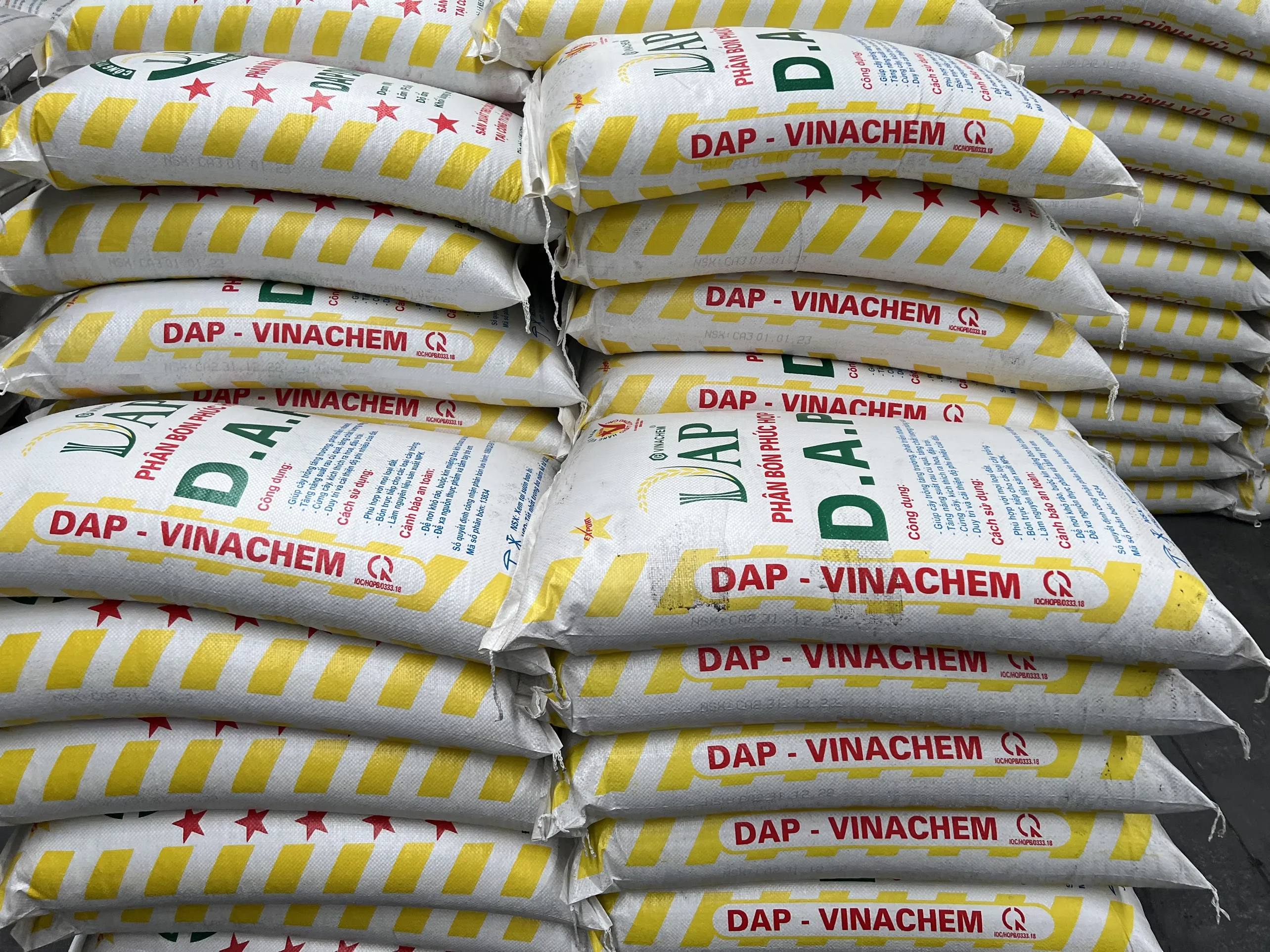 Economical Diammonium Phosphate Water Soluble DAP 15-45-0 Agriculture Phosphate Fertilizer Wholesale Manufacture Made in Vietnam